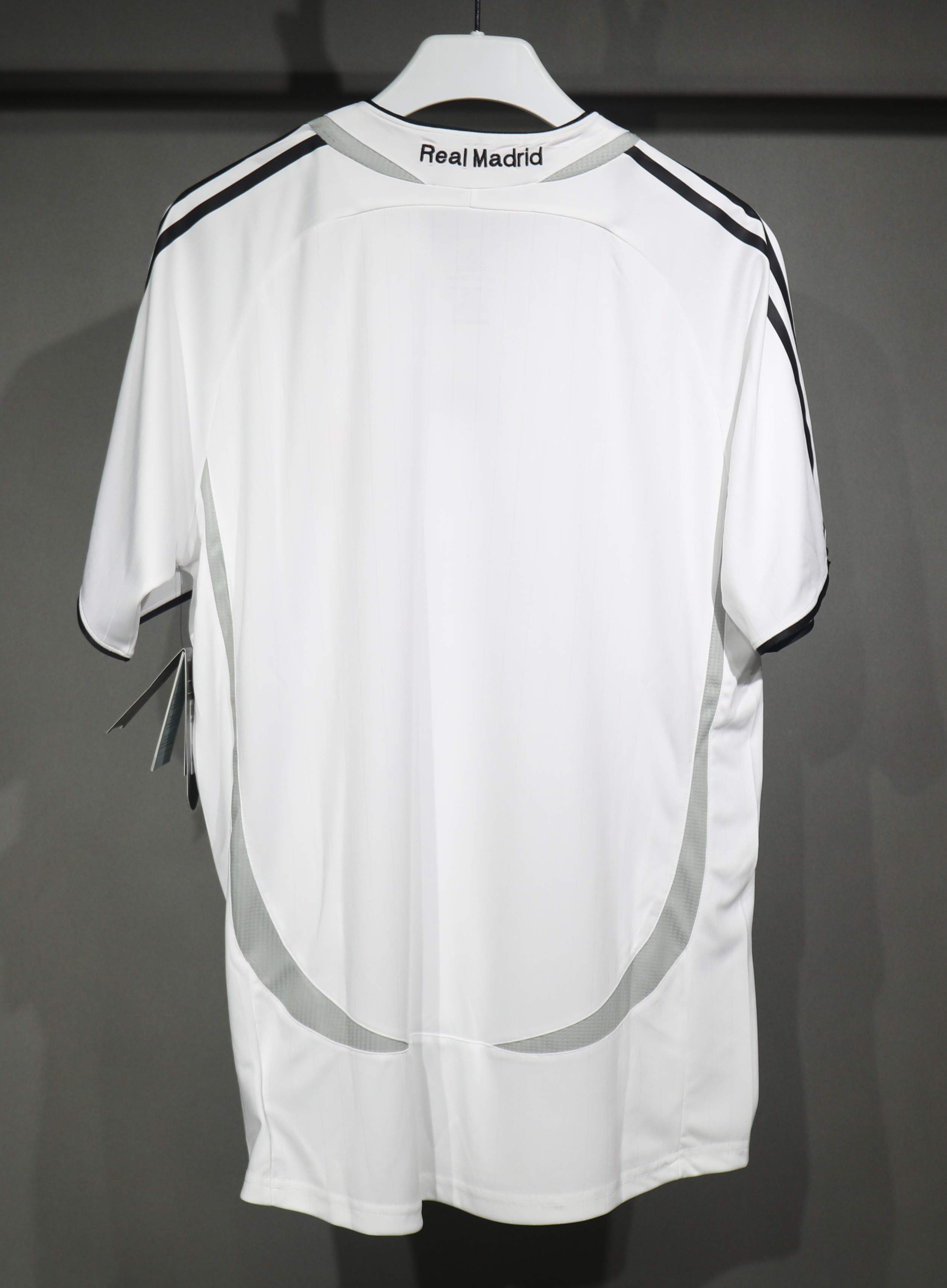 2006/07 Real Madrid Home Retro Jersey Player Edition - view 3