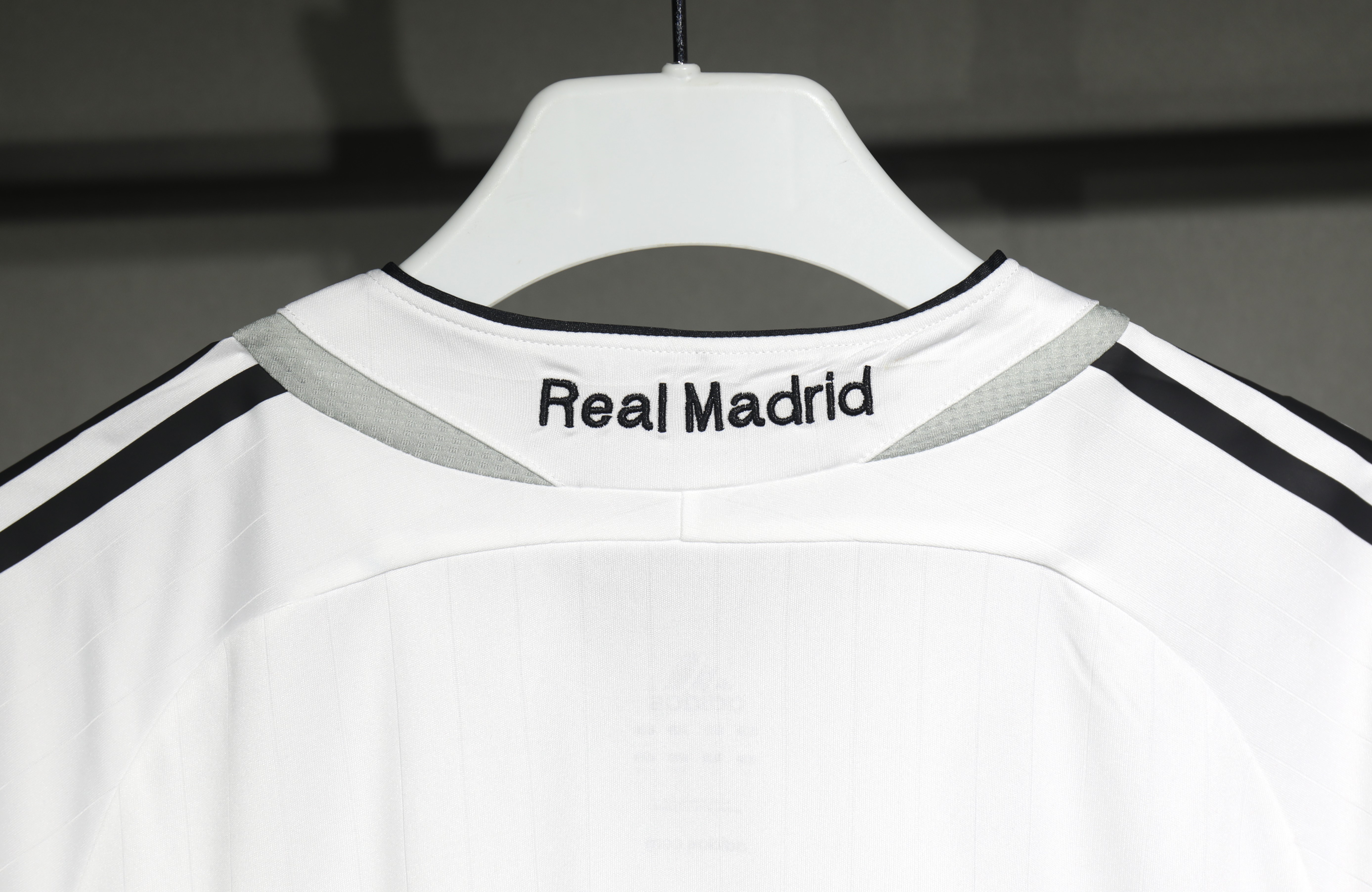 2006/07 Real Madrid Home Retro Jersey Player Edition - view 12