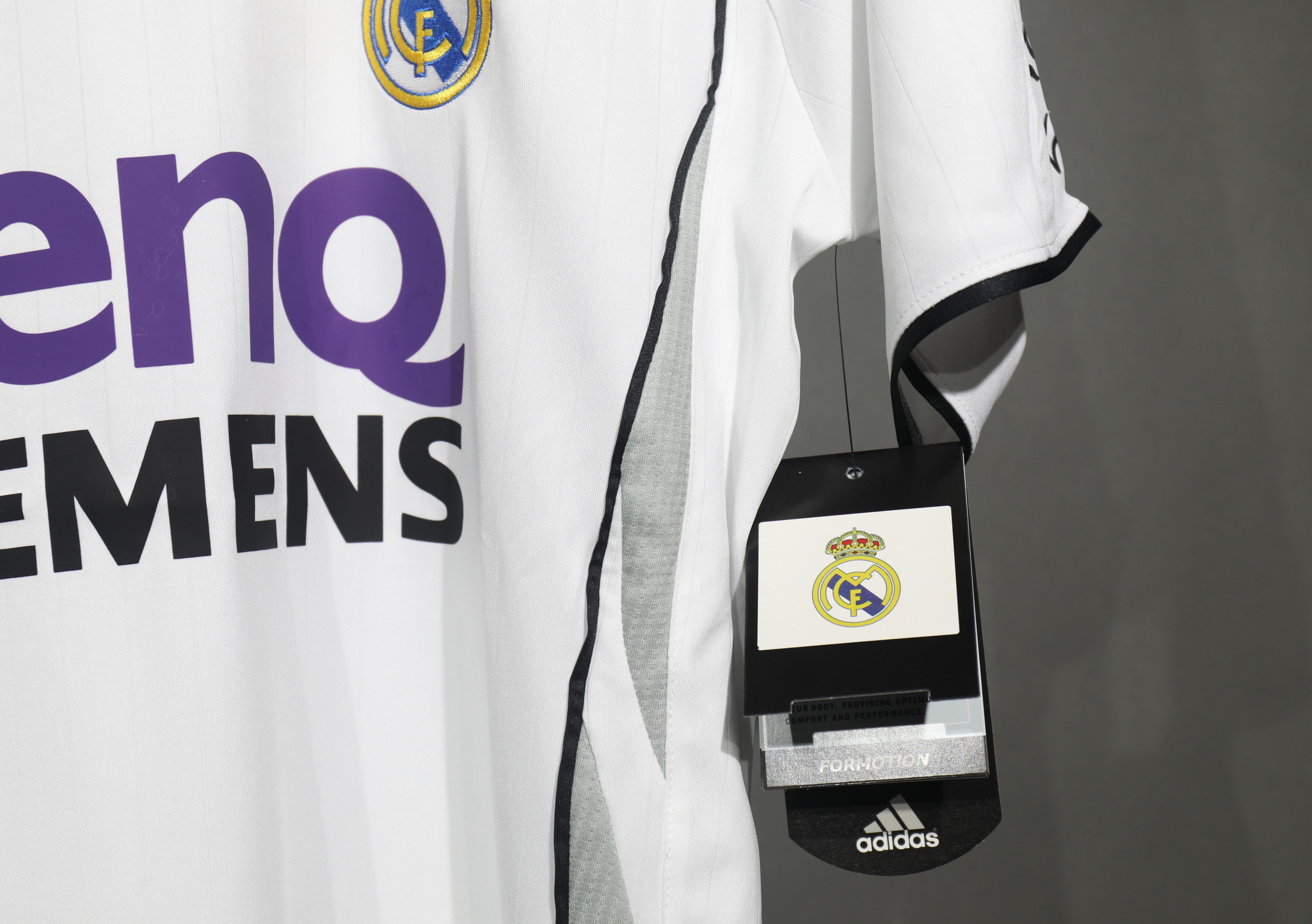 2006/07 Real Madrid Home Retro Jersey Player Edition - view 14