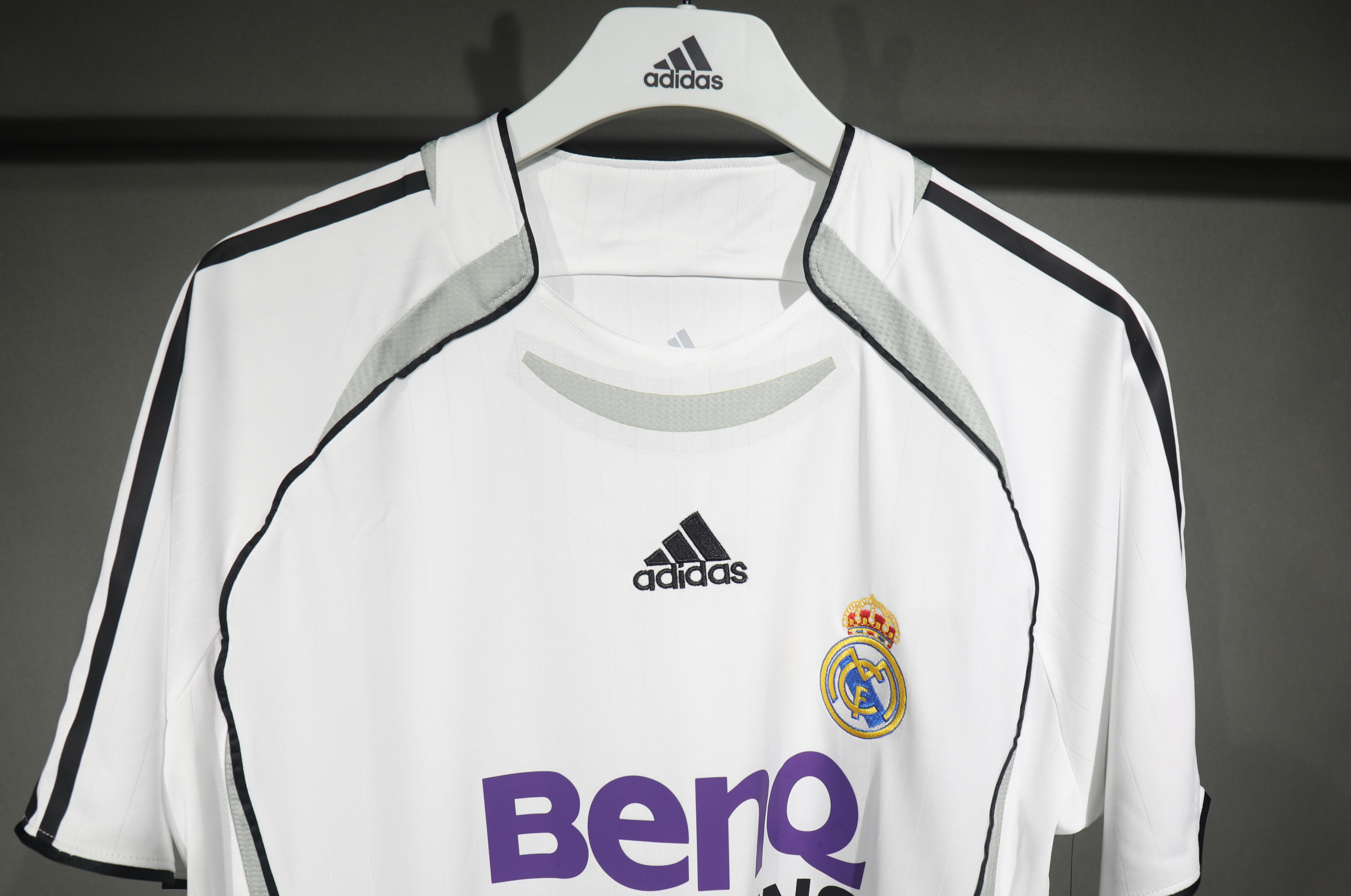 2006/07 Real Madrid Home Retro Jersey Player Edition - view 8