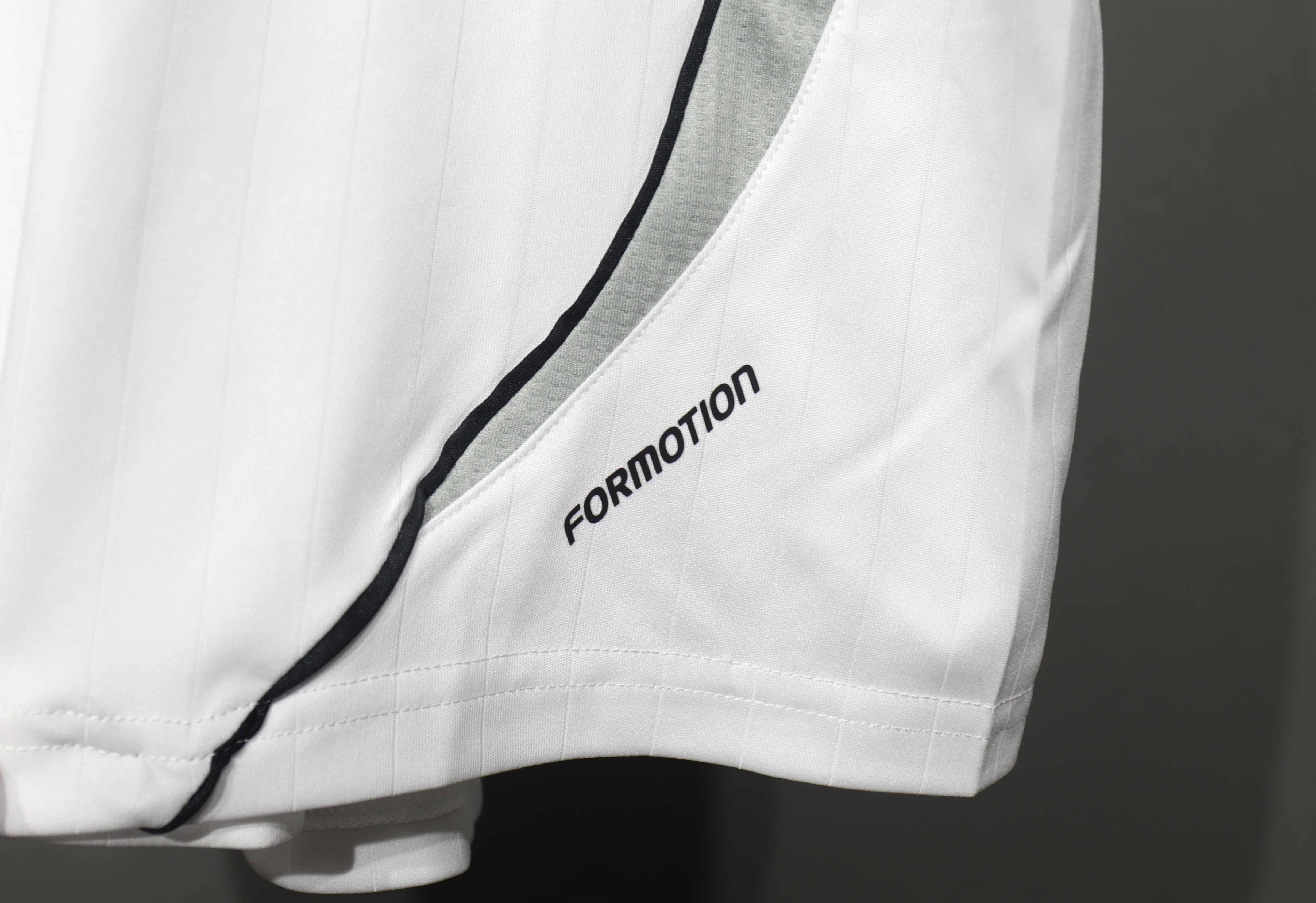 2006/07 Real Madrid Home Retro Jersey Player Edition - view 9