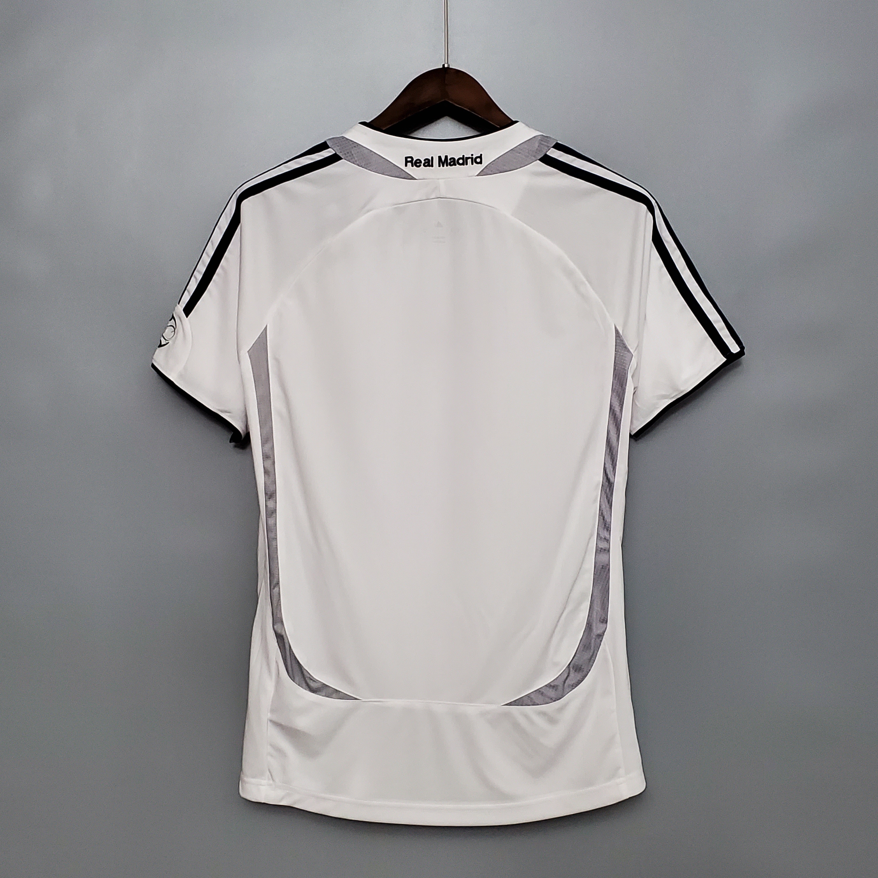 2006/07 Real Madrid Home Retro Jersey - view 3