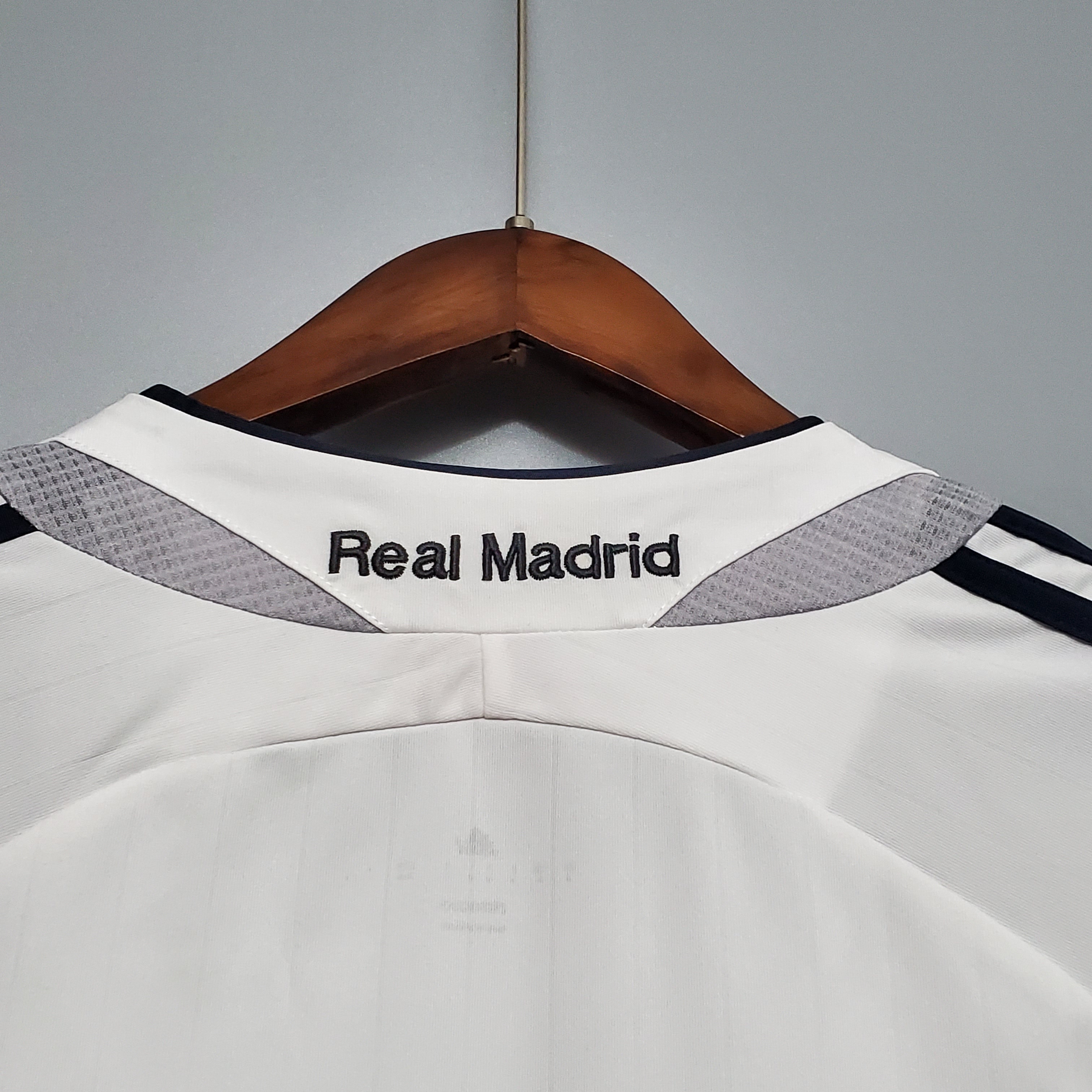 2006/07 Real Madrid Home Retro Jersey - view 6