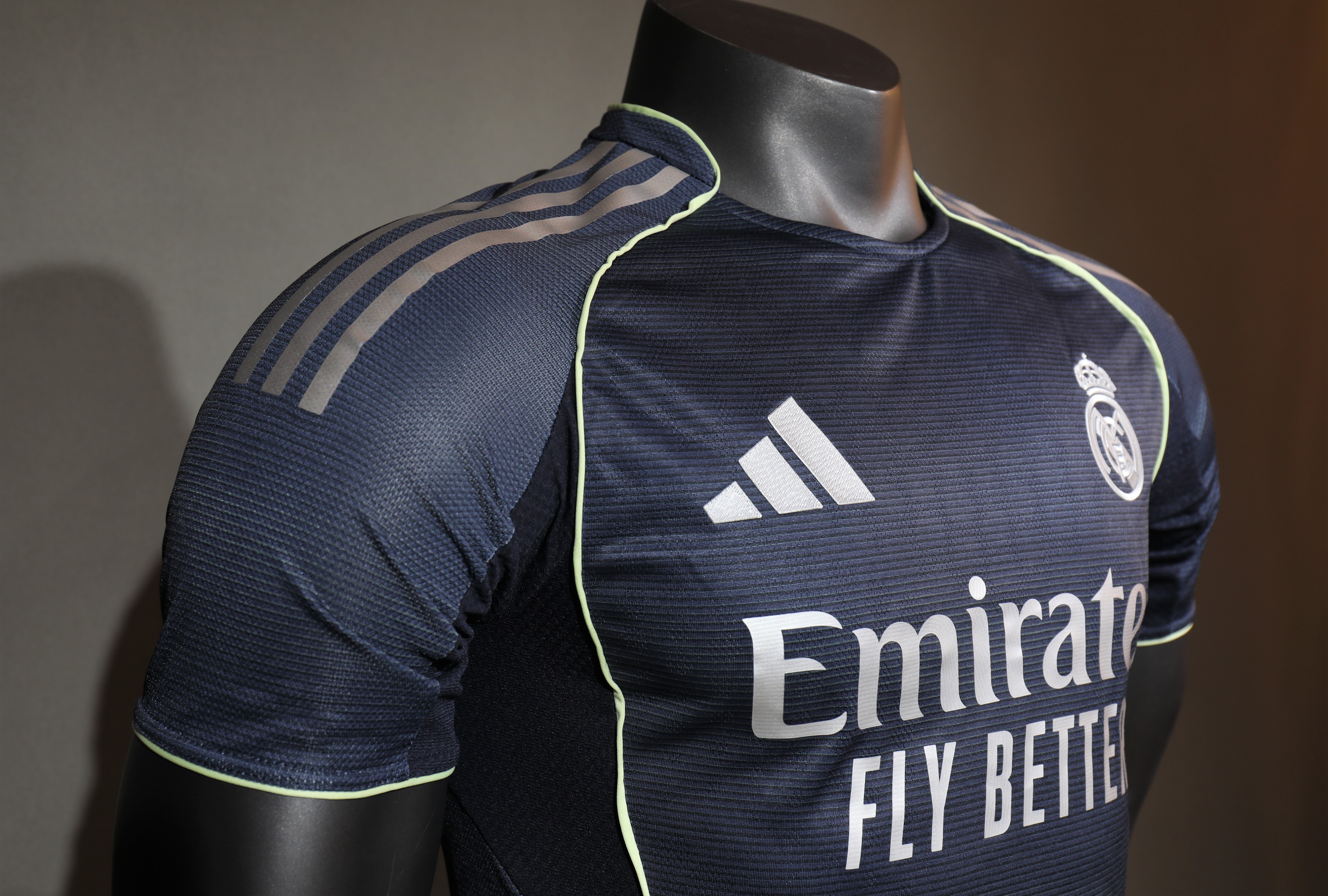 25-26 Real Madrid Away Soccer Jersey Player Version - view 4