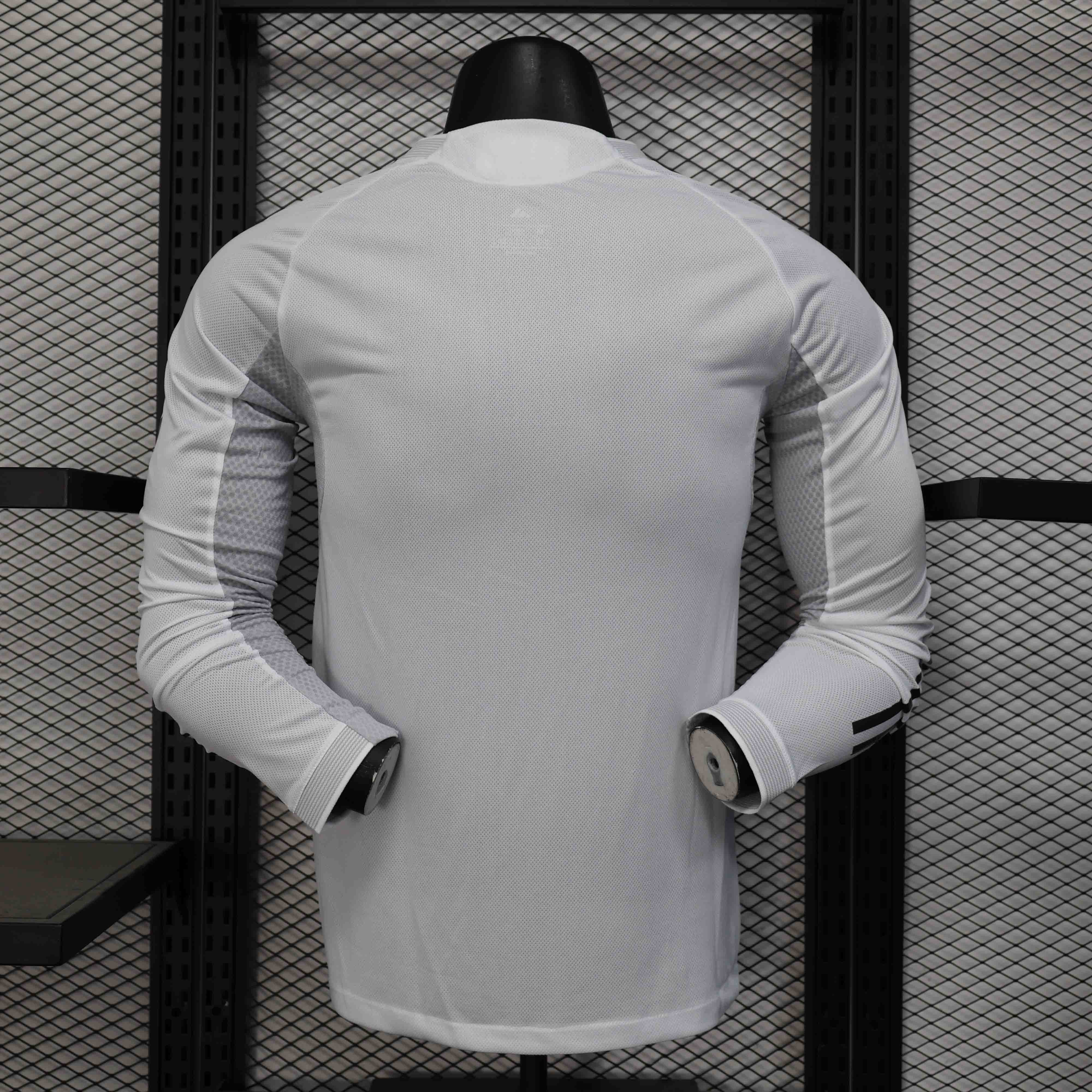 25-26 Real Madrid Home Soccer Jersey Player Version Long Sleeve - view 3