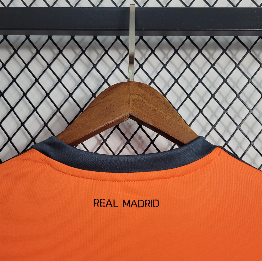 2013/14 Real Madrid Third Away Retro Jersey - view 4