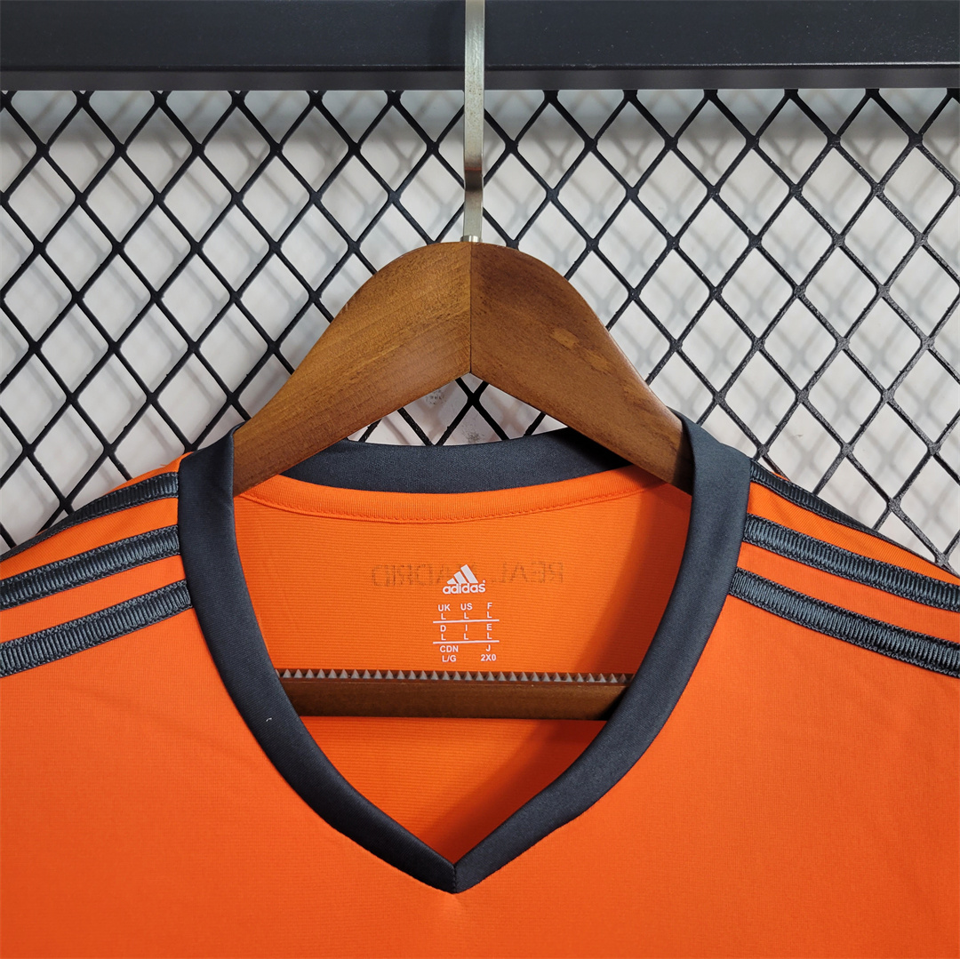 2013/14 Real Madrid Third Away Retro Jersey - view 6