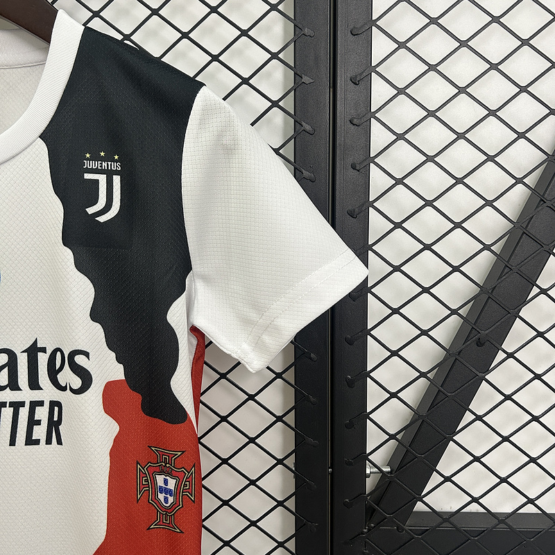 Cristiano Ronaldo Commemorative Edition Kids Kit Jersey+Shorts - view 5