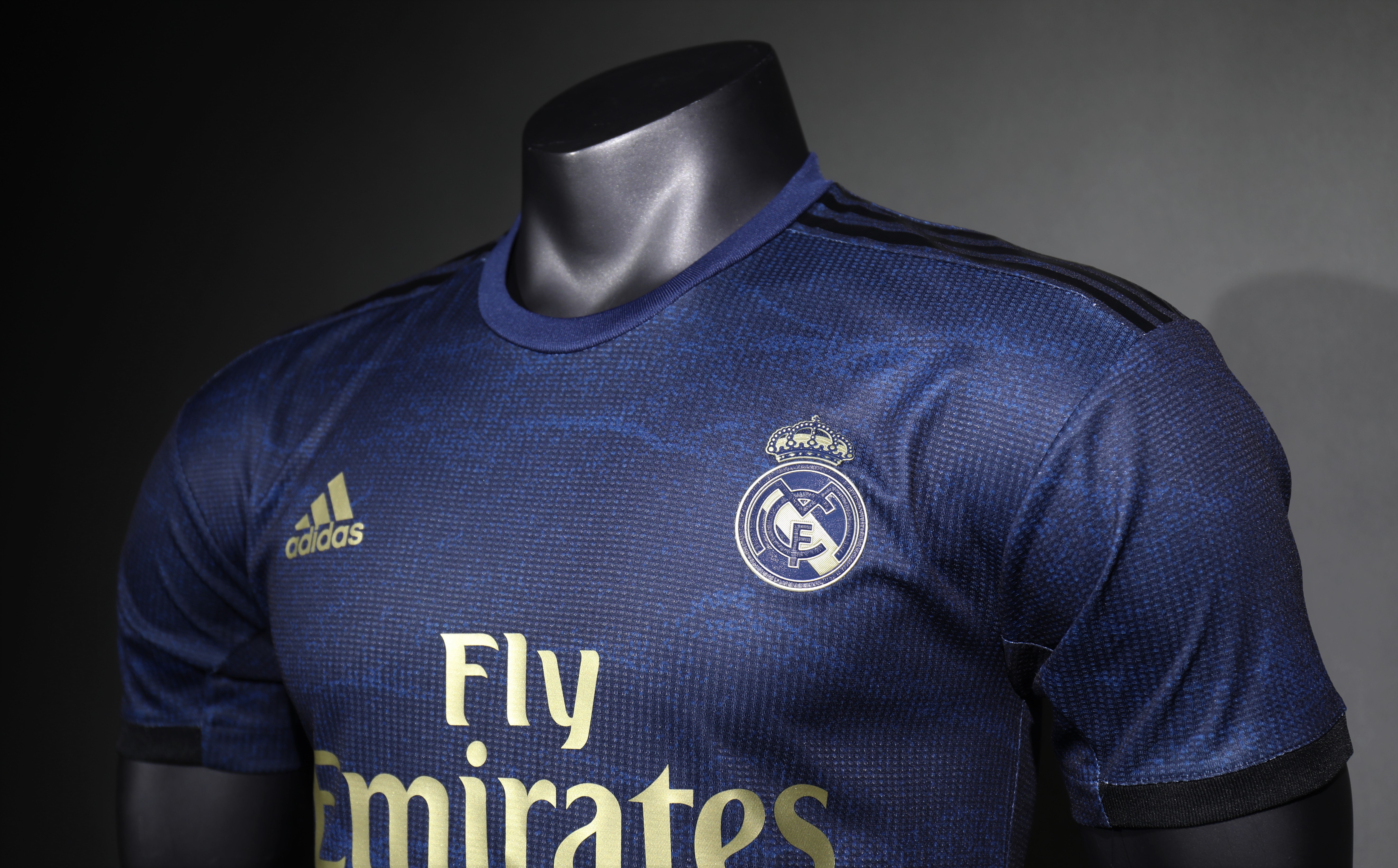 19-20 Real Madrid Away Retro Jersey Player version - view 3