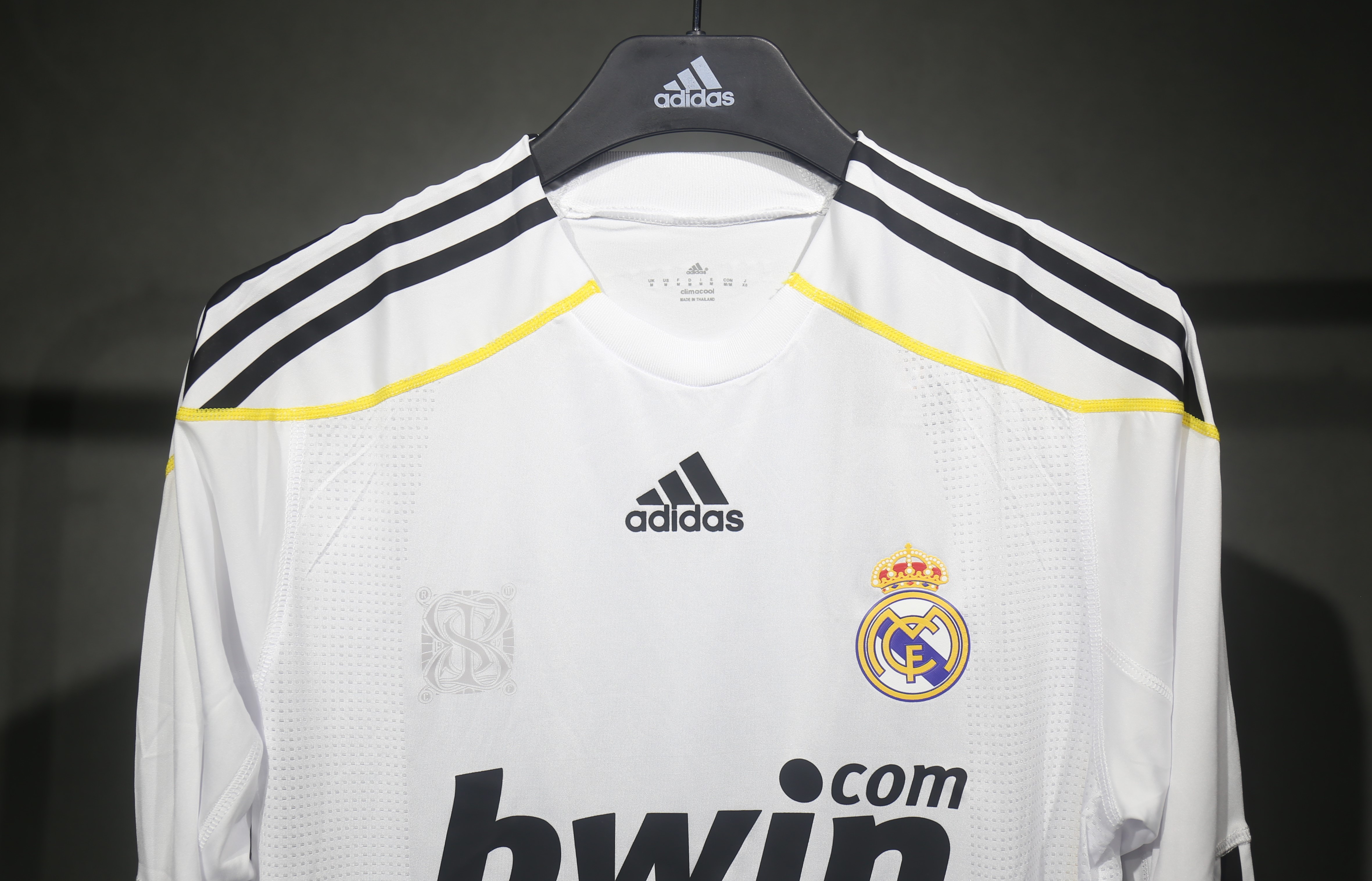 2009/10 Real Madrid Home Retro Jersey Player Edition Long Sleeve - view 4