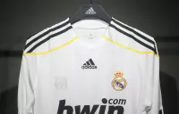2009/10 Real Madrid Home Retro Jersey Player Edition Long Sleeve - view 4