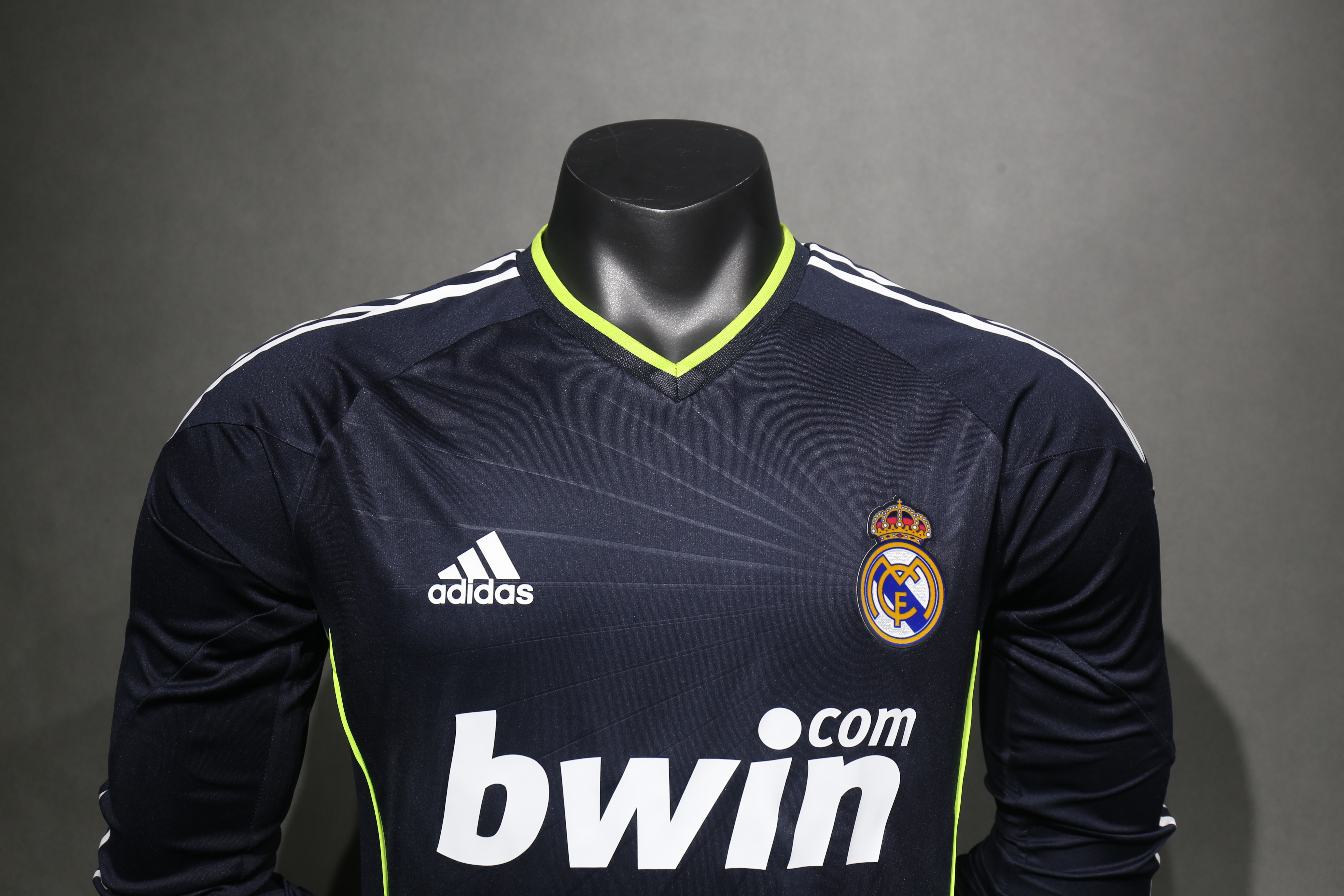 2010/11 Real Madrid Away Retro Jersey Player Version Long Sleeve - view 3