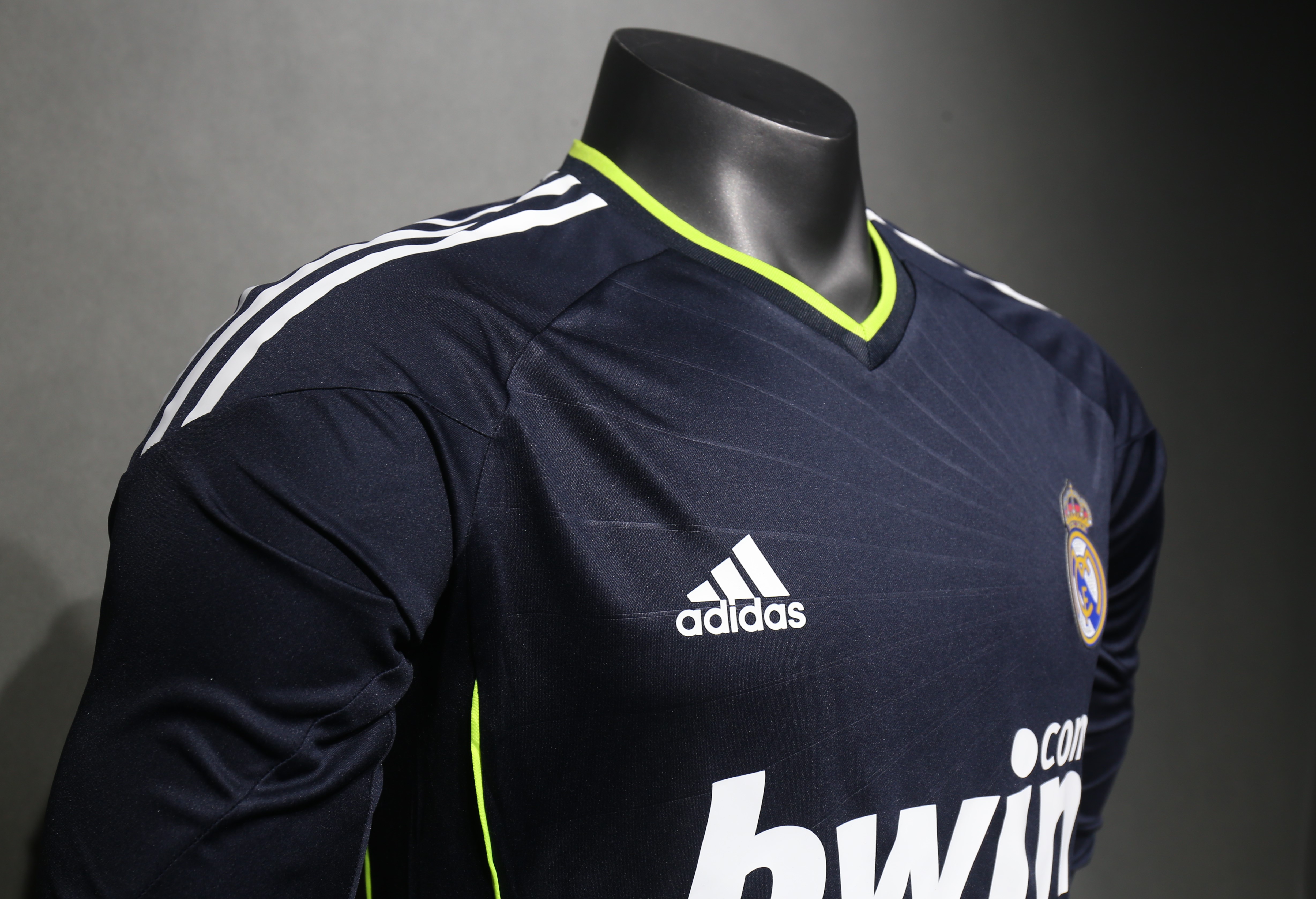 2010/11 Real Madrid Away Retro Jersey Player Version Long Sleeve - view 9