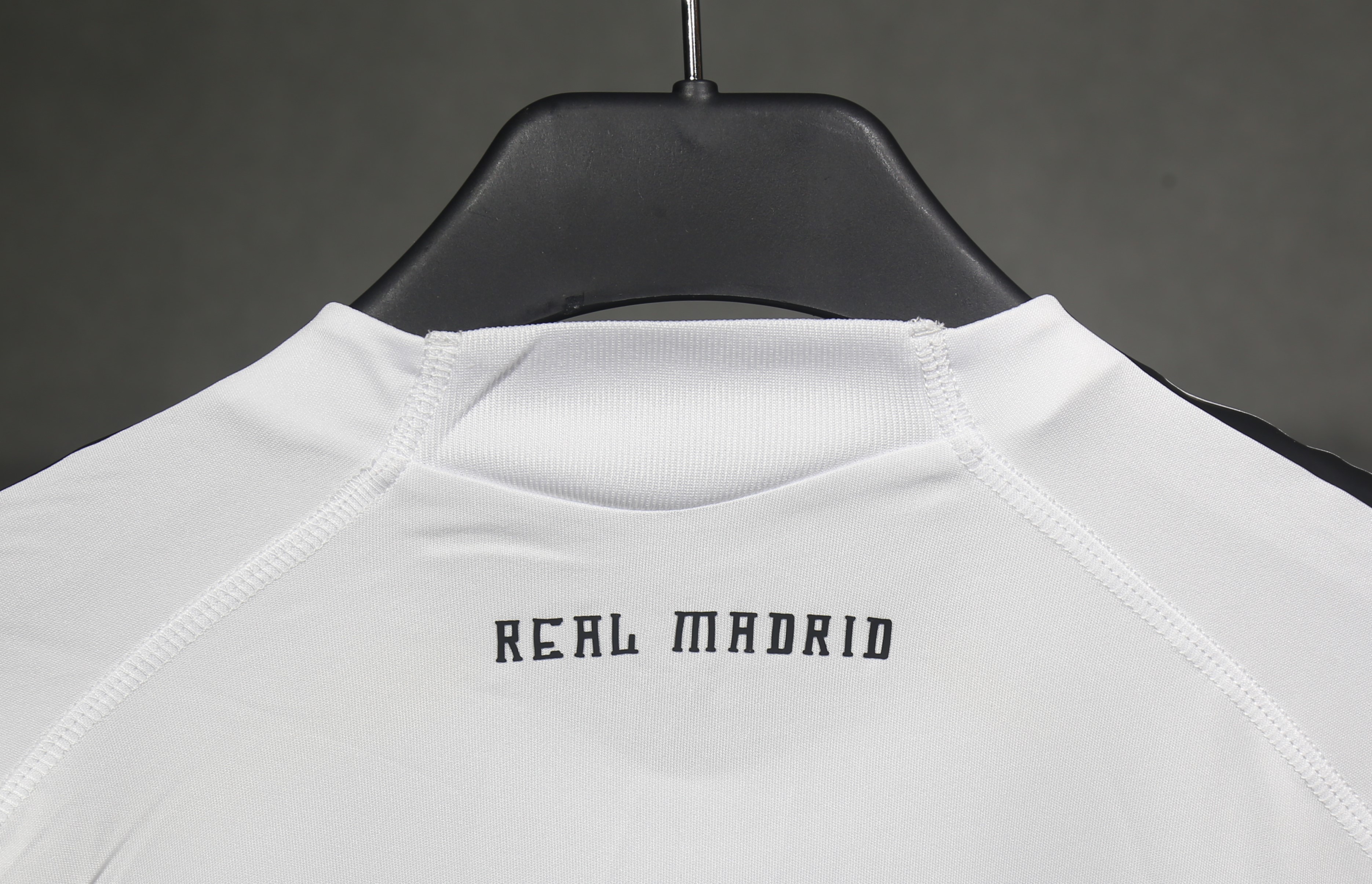 2009/10 Real Madrid Home Retro Jersey Player Edition - view 6