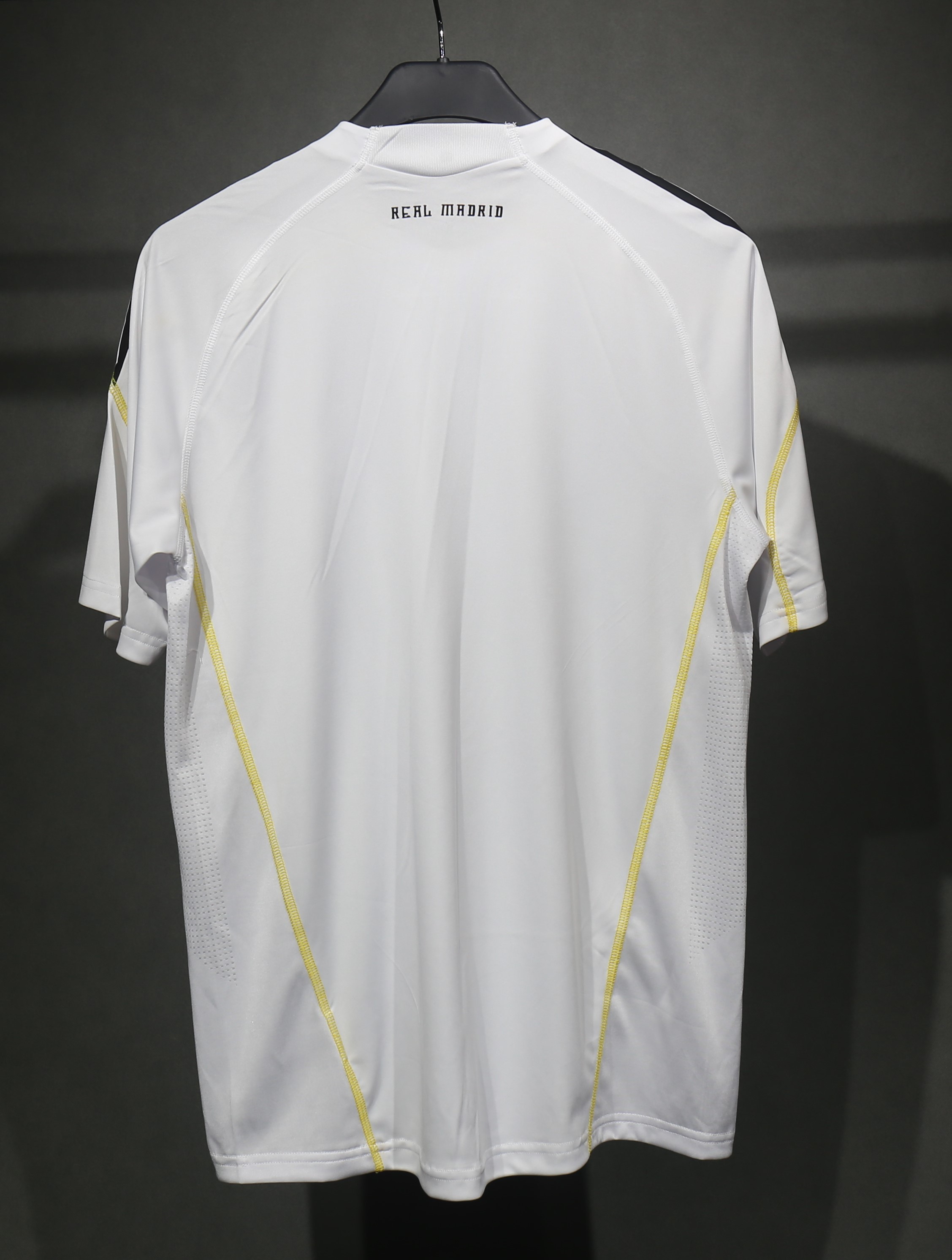 2009/10 Real Madrid Home Retro Jersey Player Edition - view 9