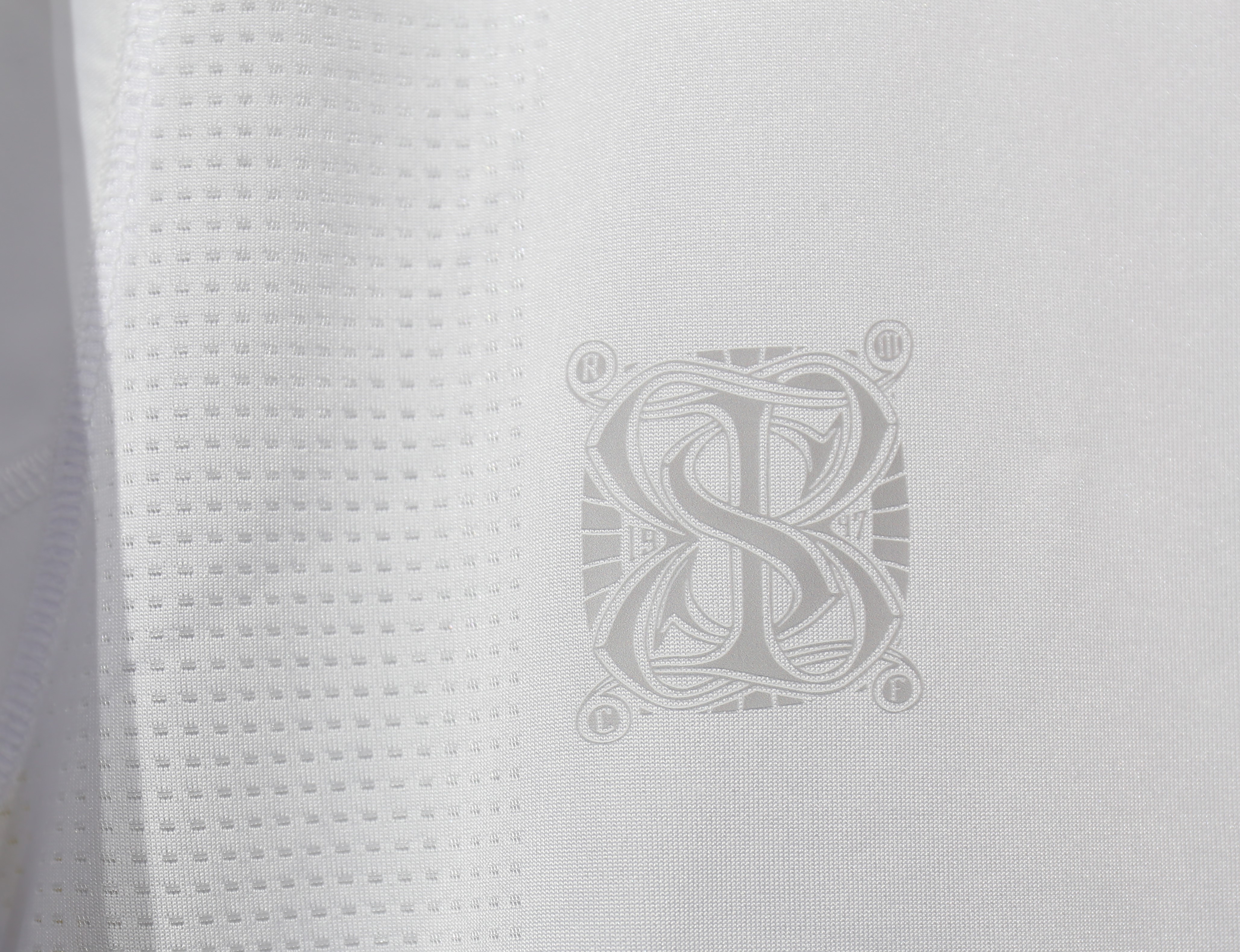 2009/10 Real Madrid Home Retro Jersey Player Edition - view 10