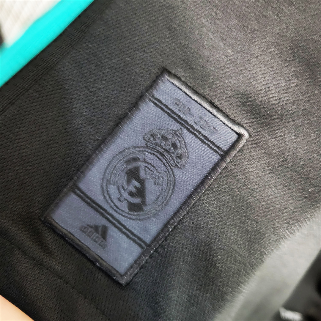 17-18 Real Madrid Away Retro Jersey - view 7