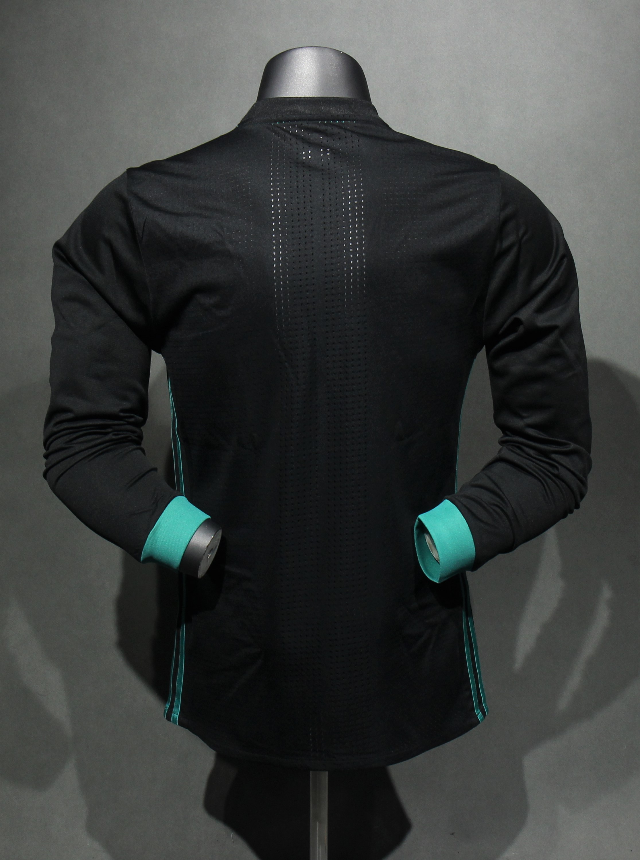 17-18 Real Madrid Away Retro Jersey Player Version Long Sleeve - view 3