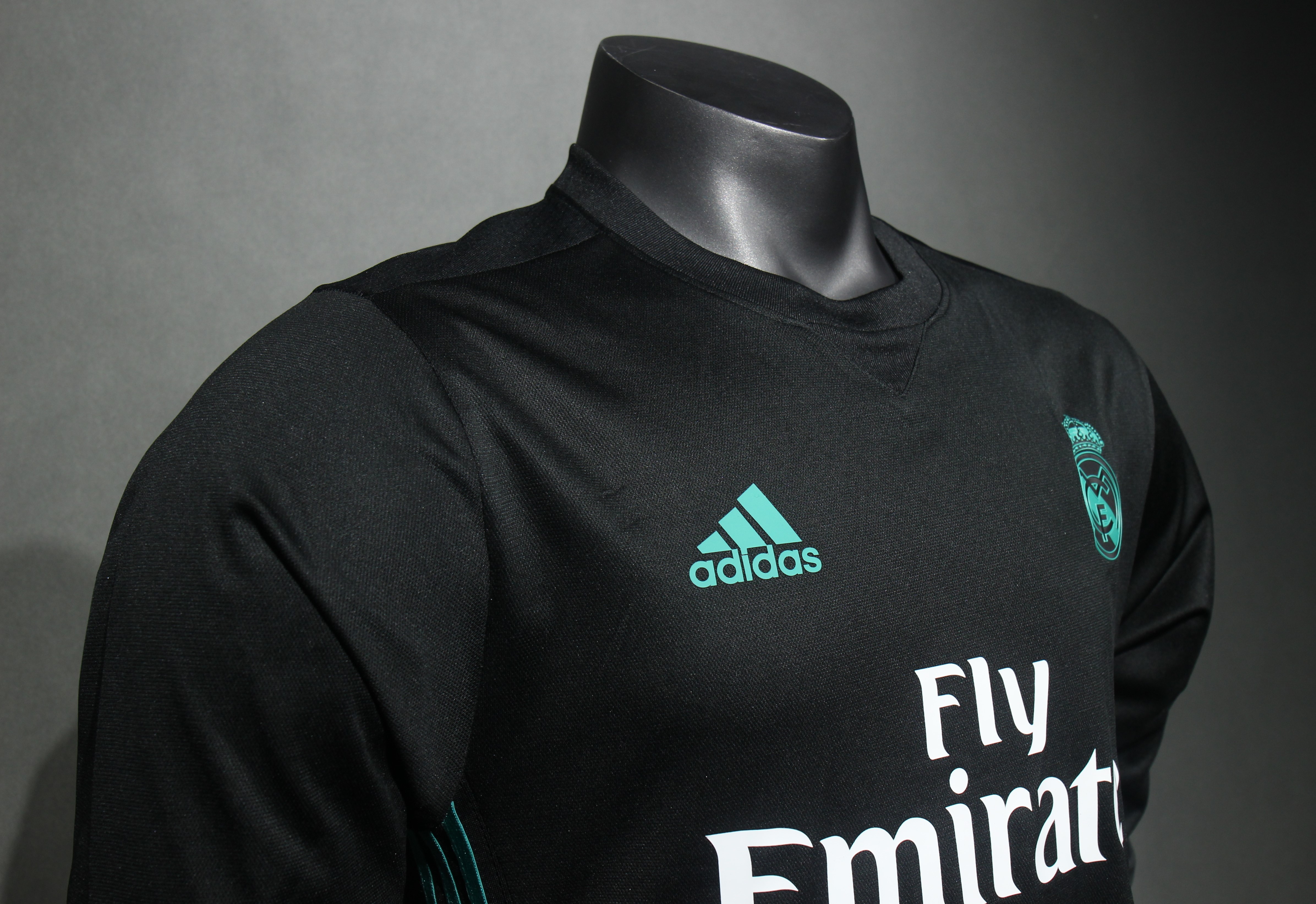 17-18 Real Madrid Away Retro Jersey Player Version Long Sleeve - view 6