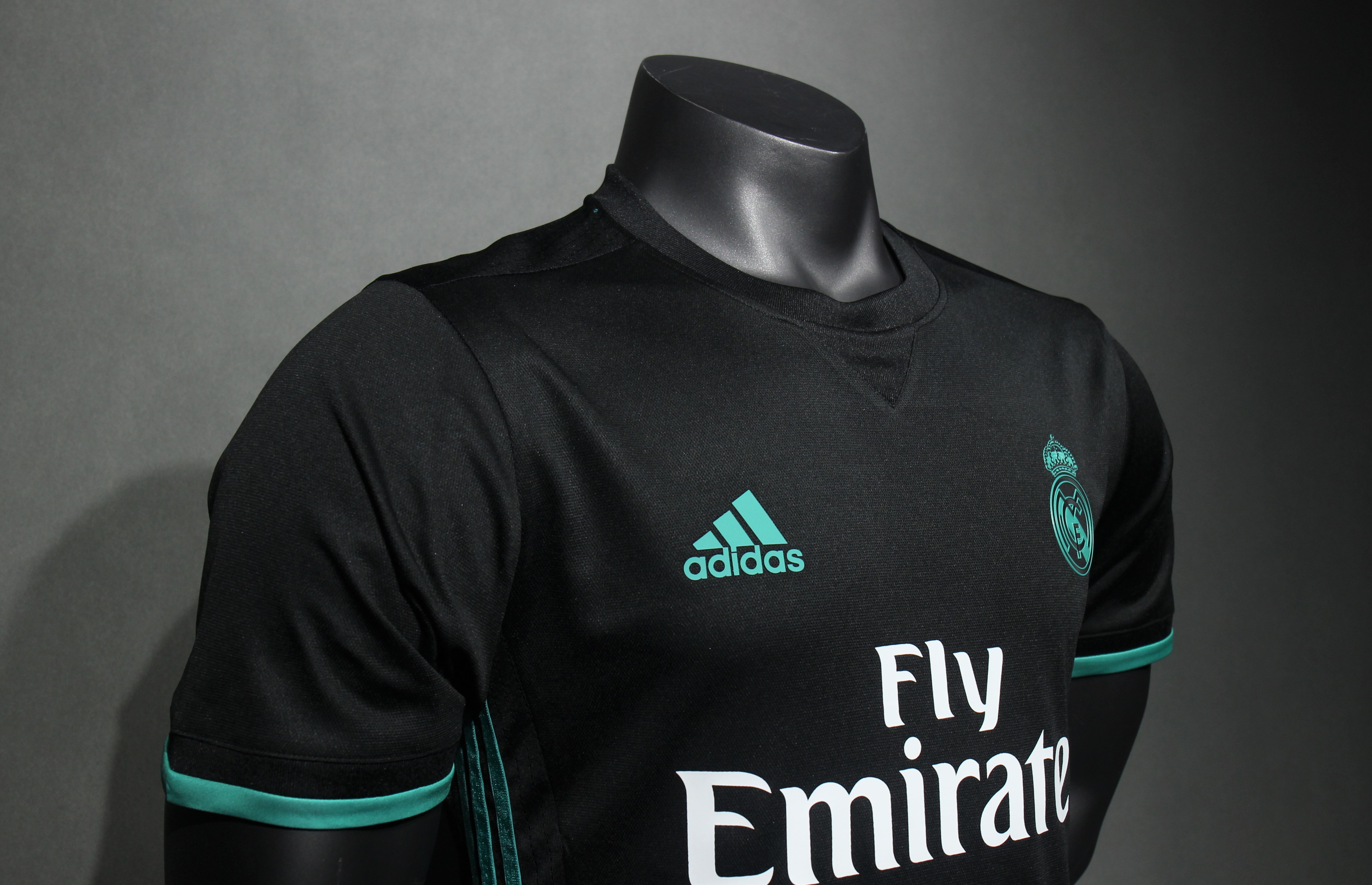 17-18 Real Madrid Away Retro Jersey Player Version - view 6