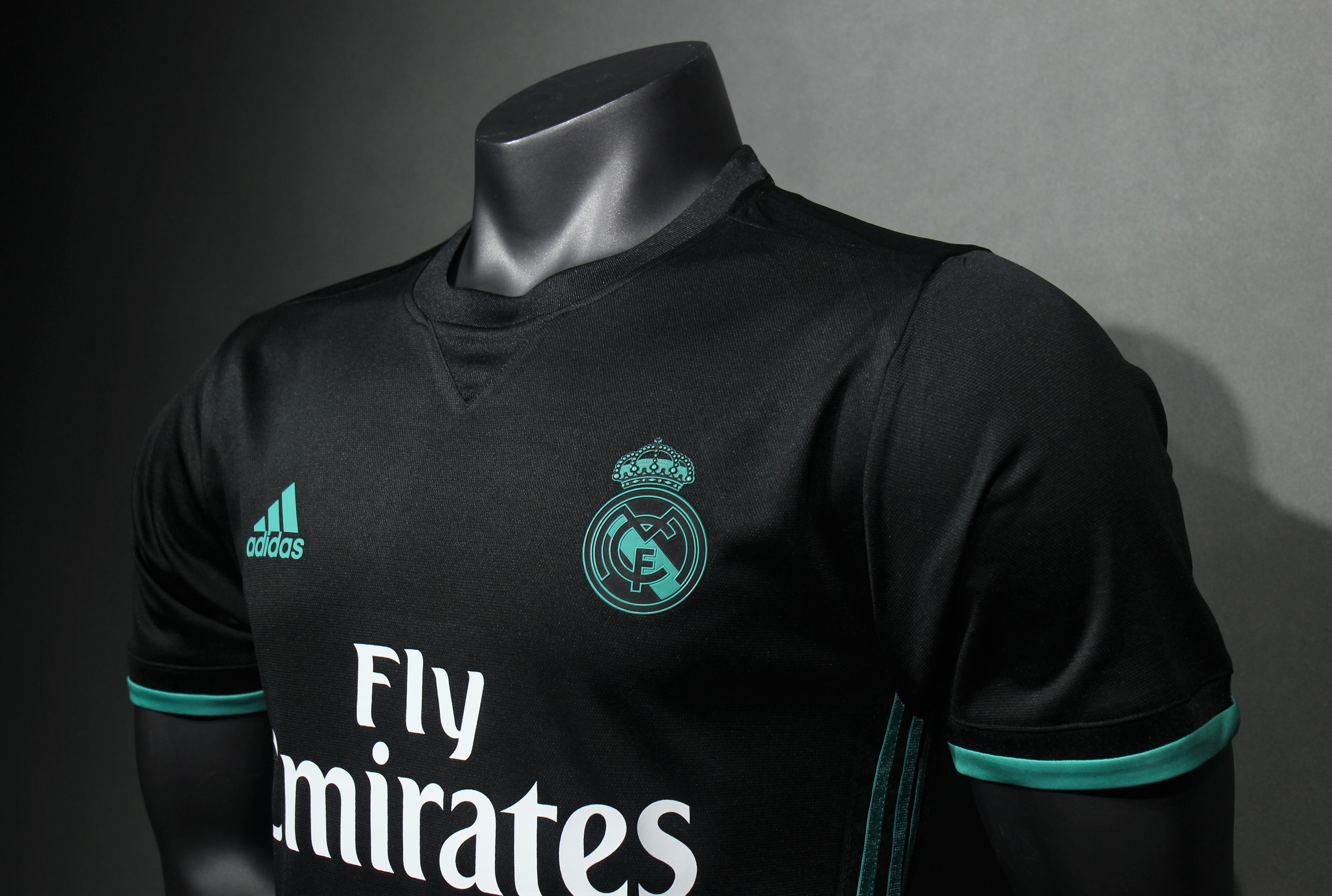 17-18 Real Madrid Away Retro Jersey Player Version - view 7