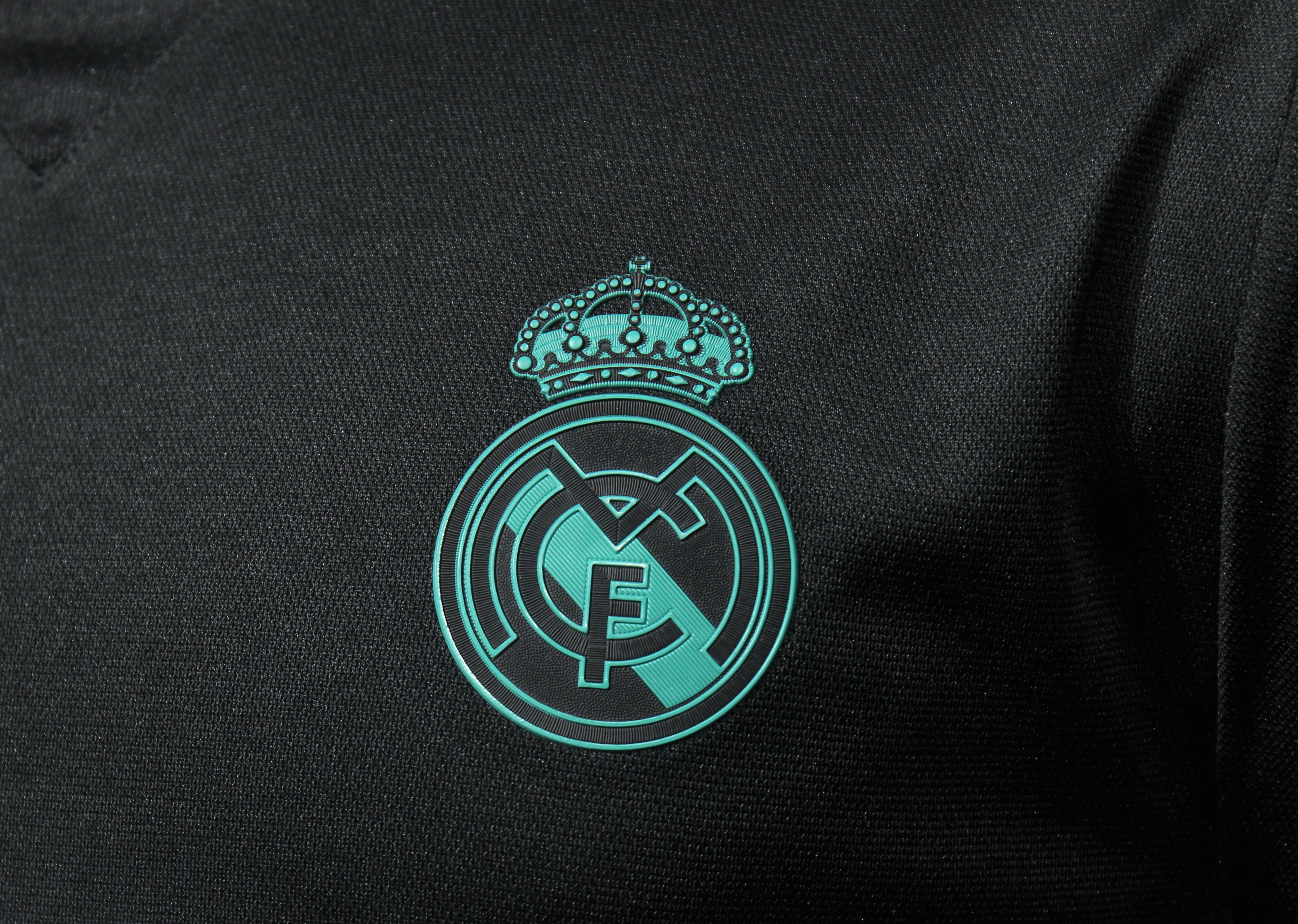 17-18 Real Madrid Away Retro Jersey Player Version - view 8