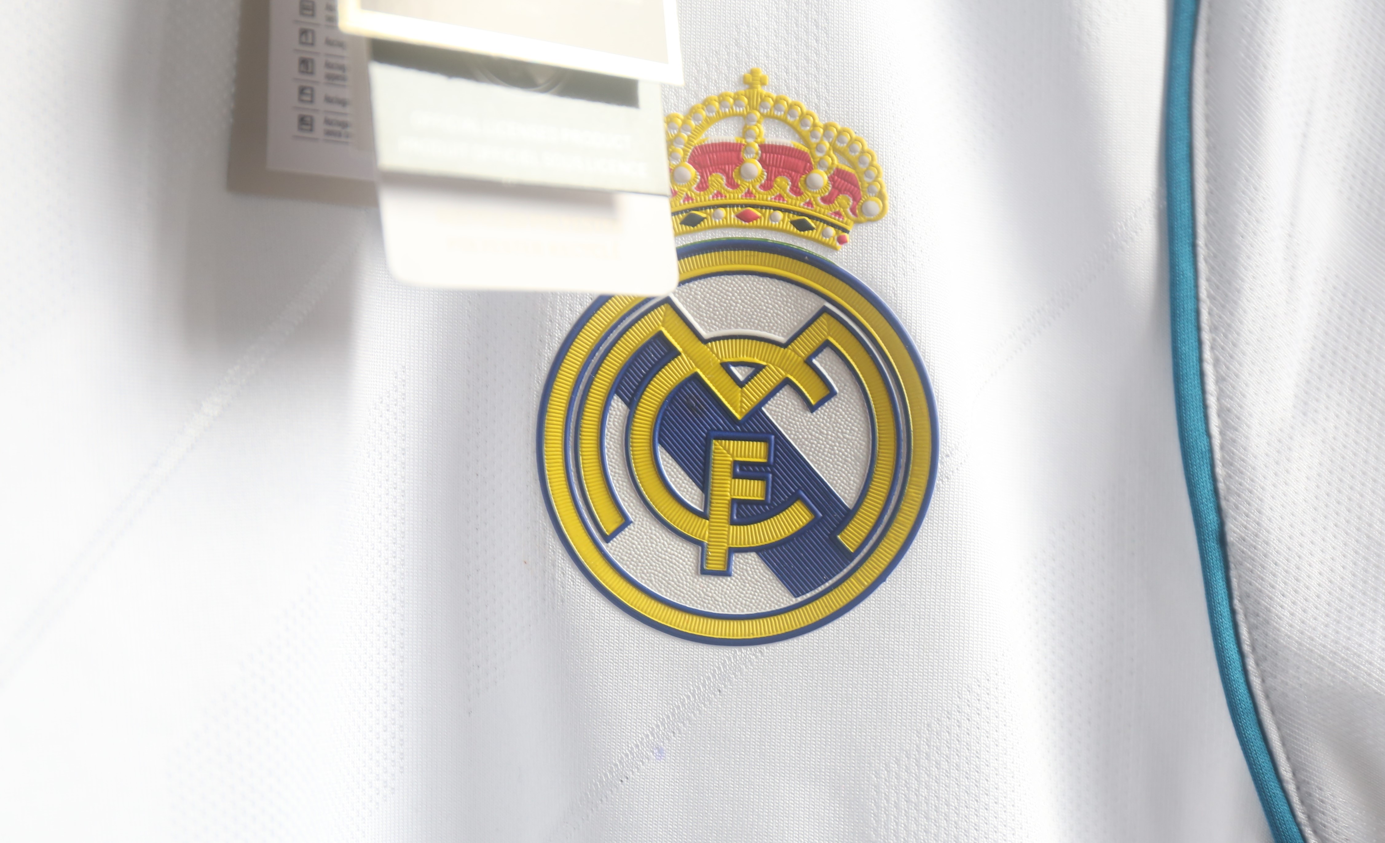 17-18 Real Madrid Home Retro Jersey Player Version Long Sleeve - view 5