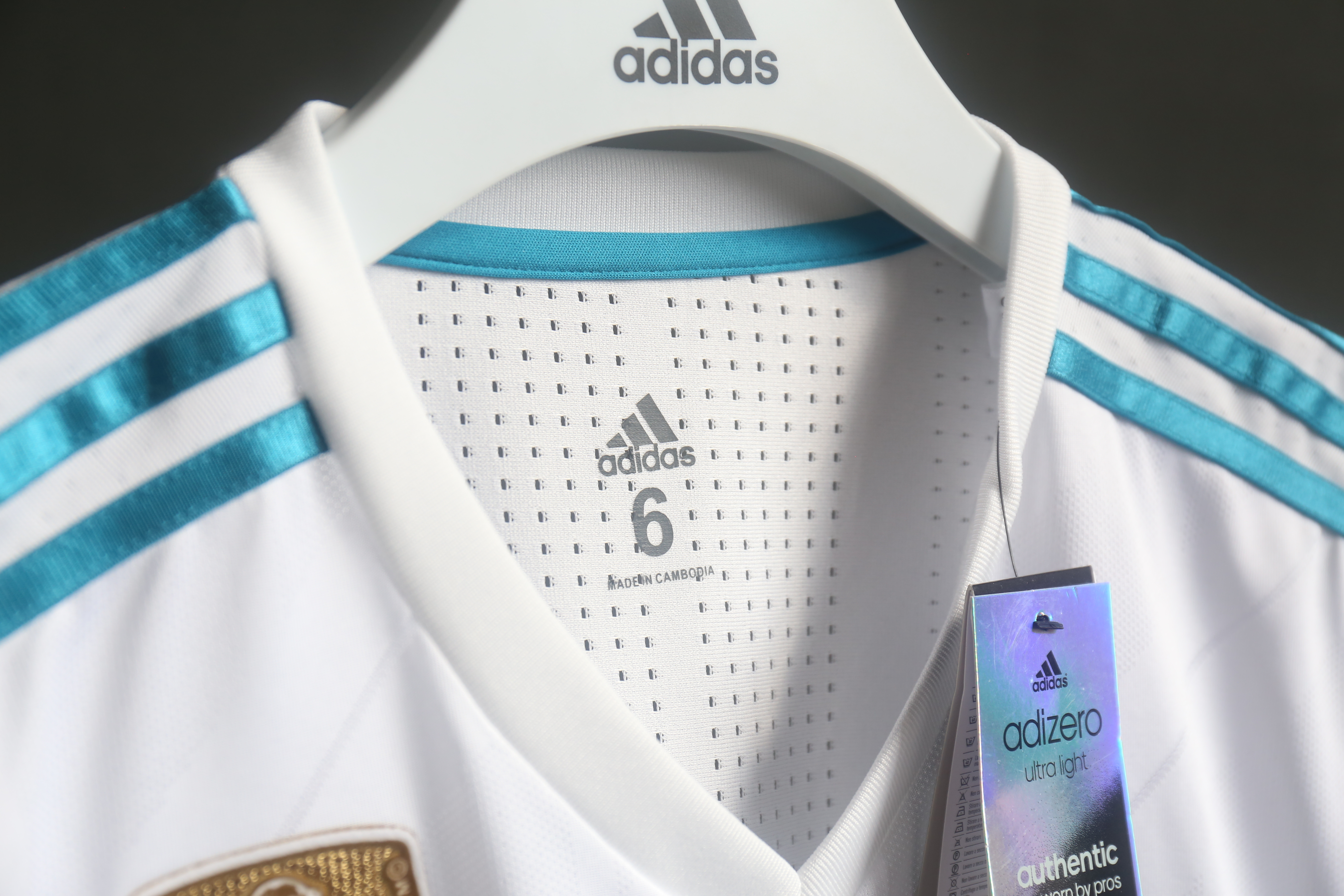 17-18 Real Madrid Home Retro Jersey Player Version Long Sleeve - view 6