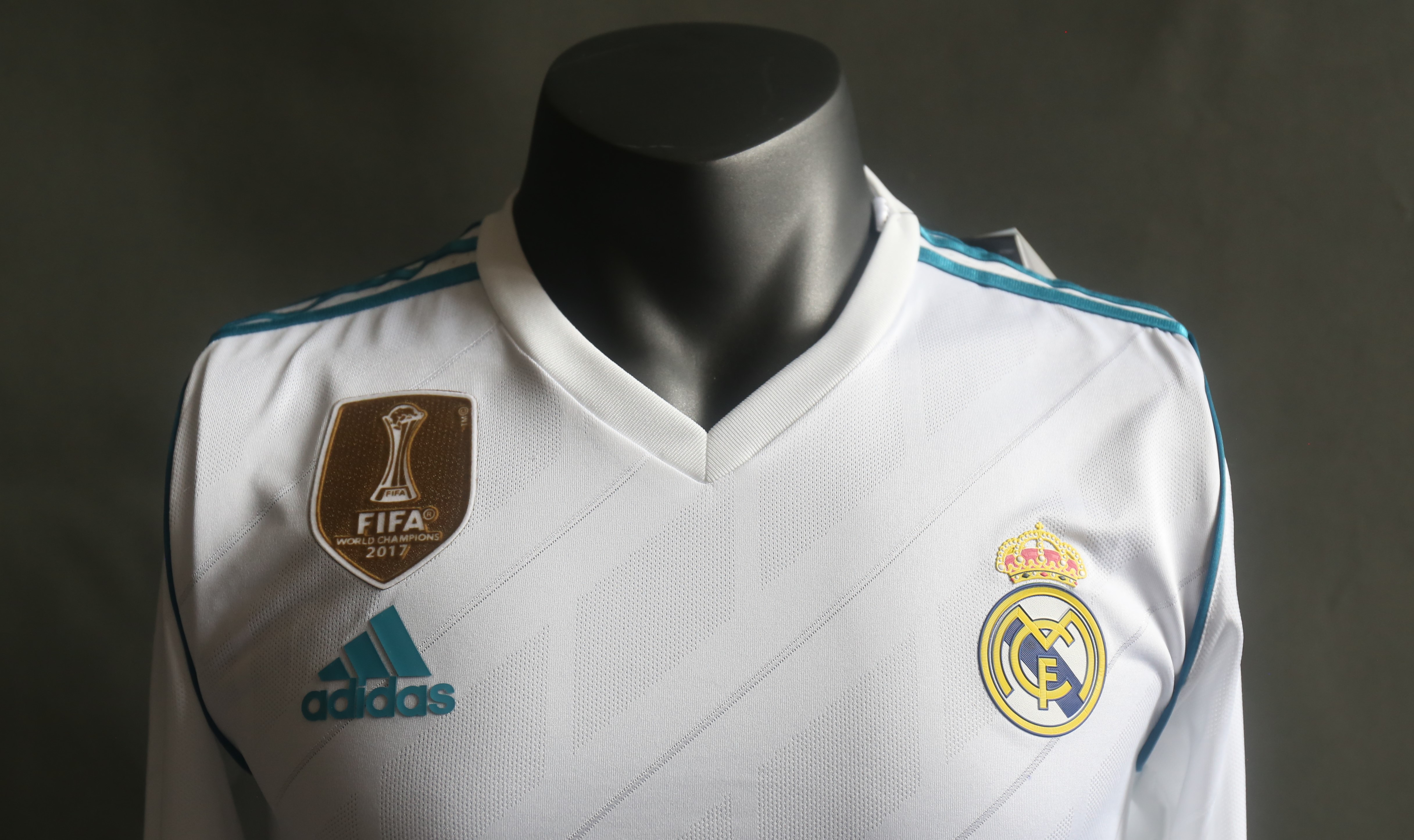 17-18 Real Madrid Home Retro Jersey Player Version Long Sleeve - view 8