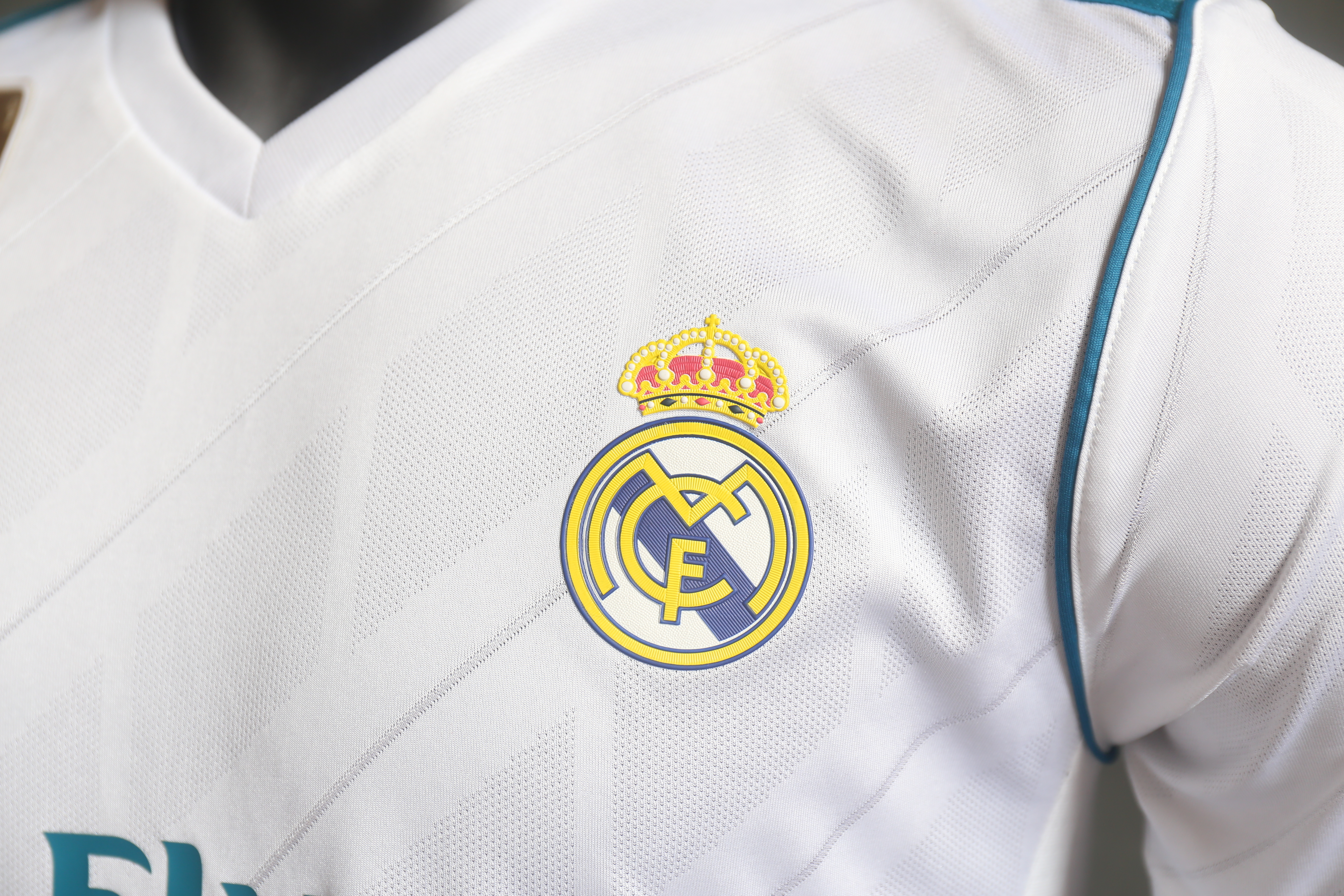17-18 Real Madrid Home Retro Jersey Player Version - view 5