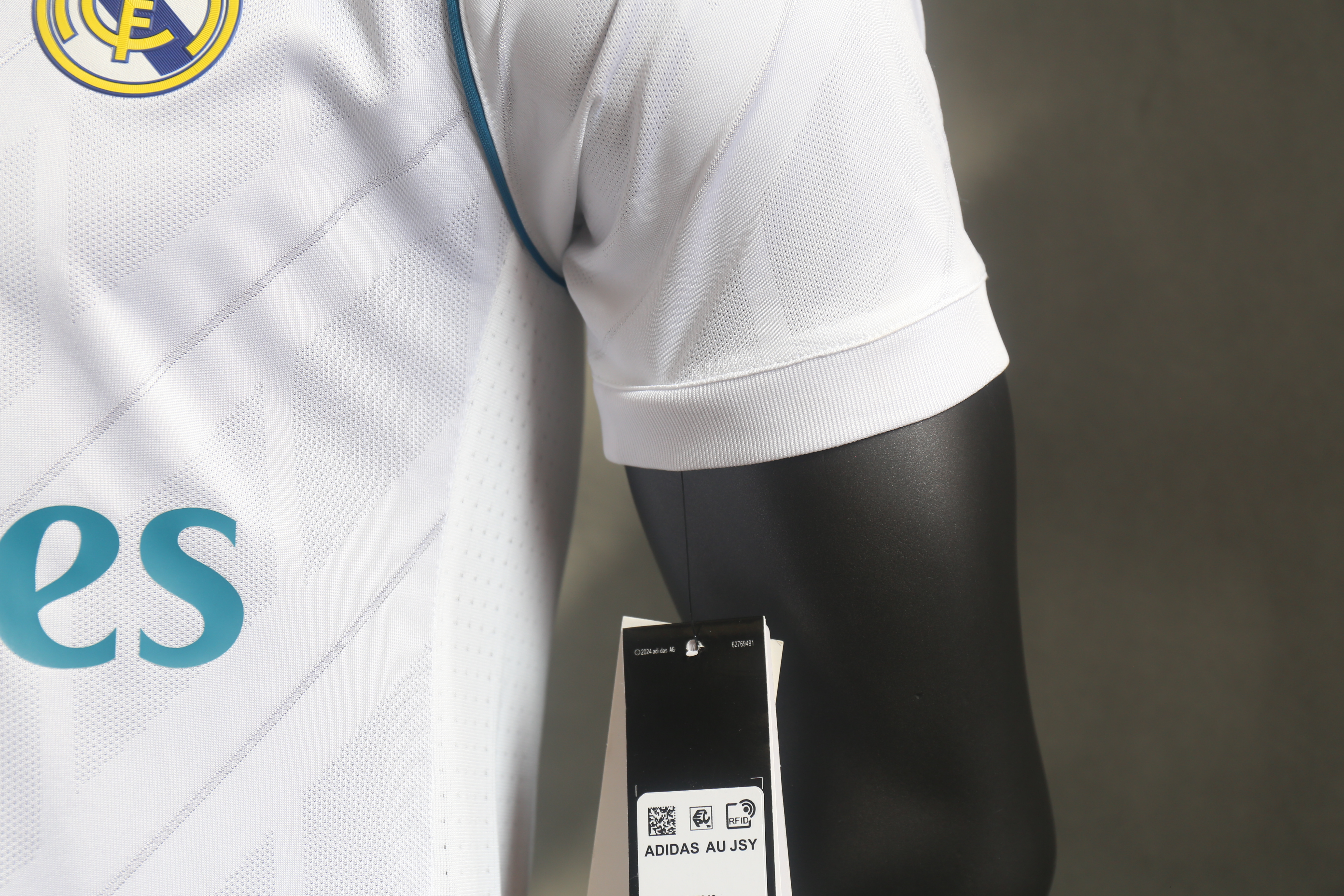 17-18 Real Madrid Home Retro Jersey Player Version - view 7