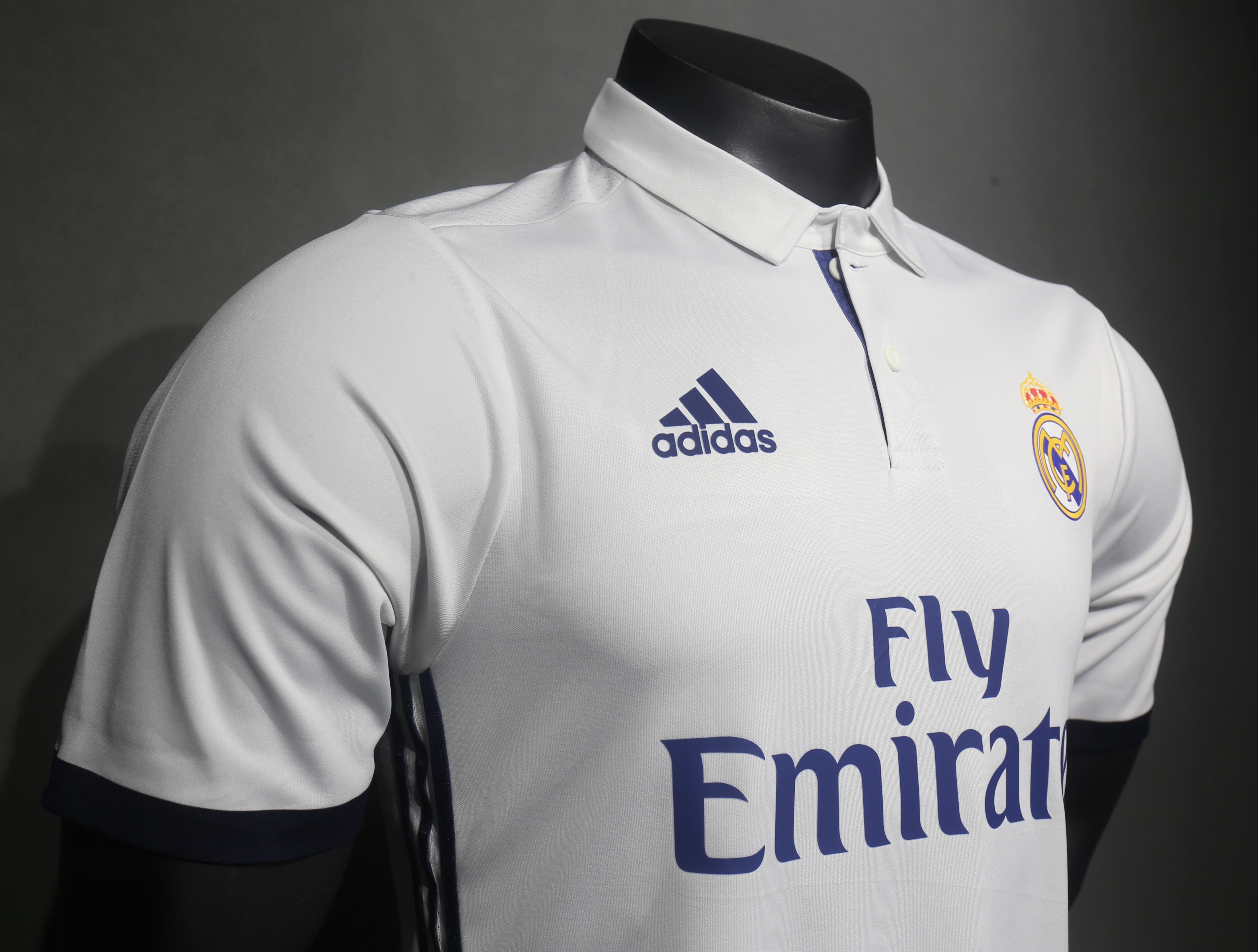 16-17 Real Madrid Home Retro Jersey Player Version - view 5