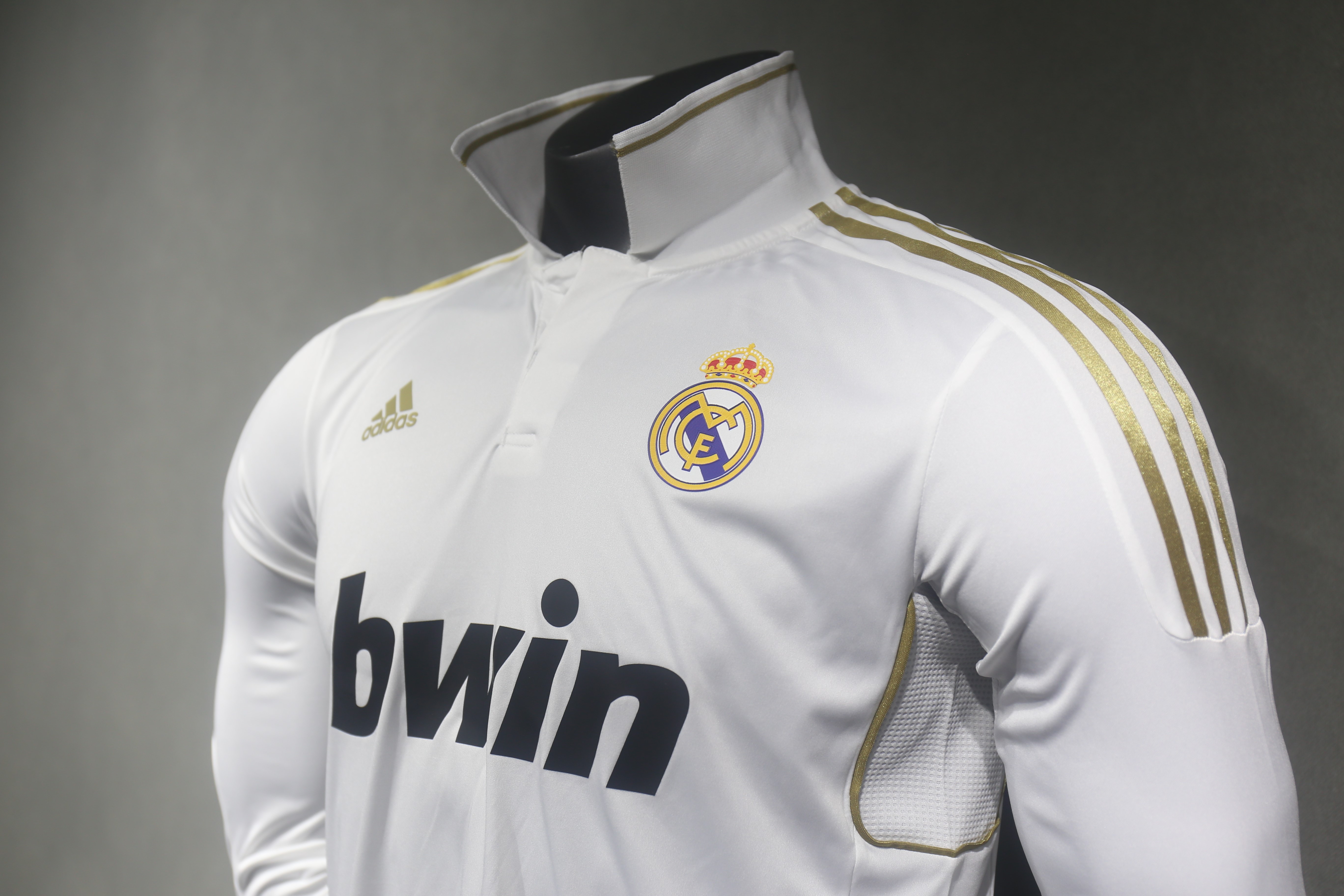11-12 Real Madrid Home Retro Jersey Player Version Long Sleeve - view 15