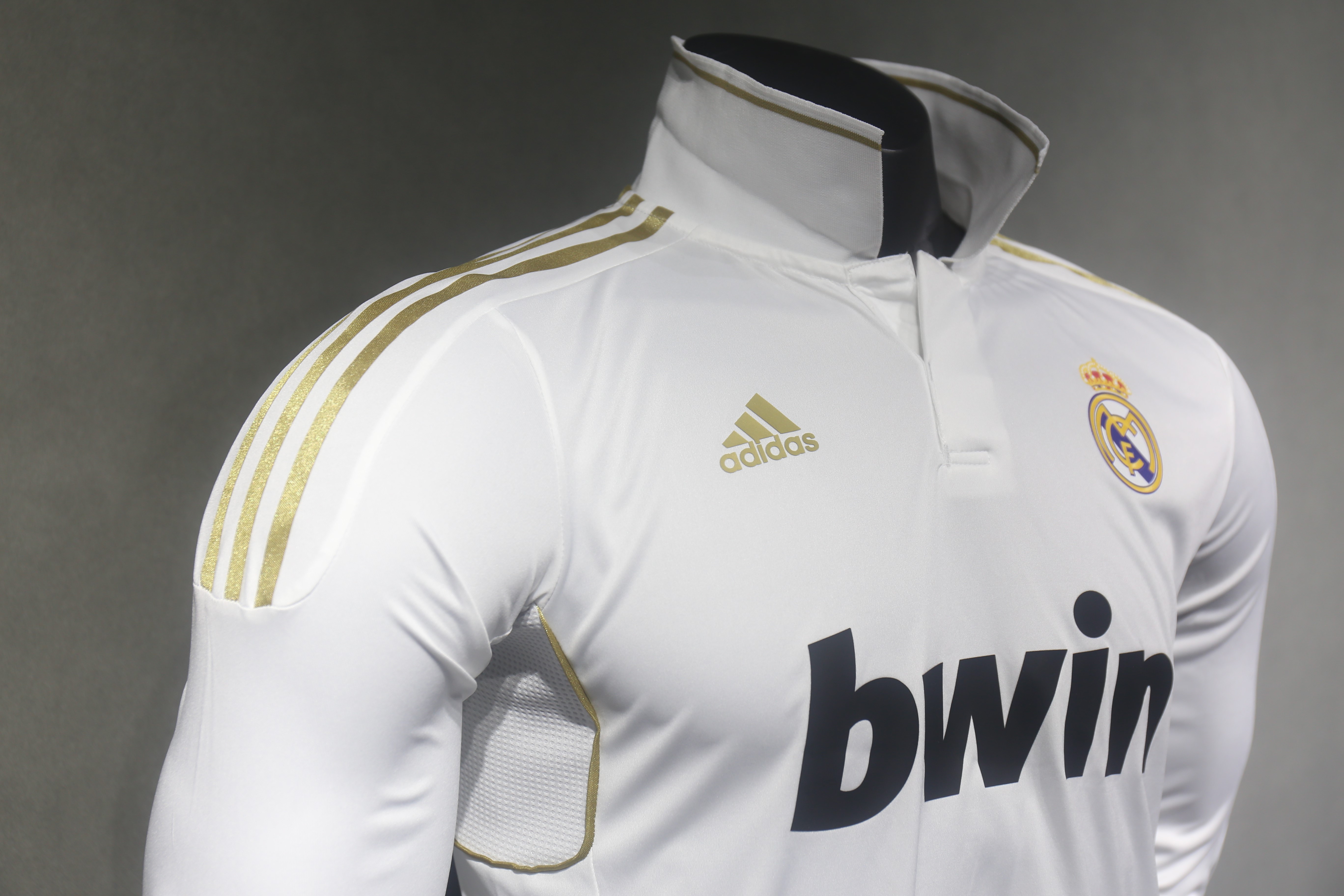 11-12 Real Madrid Home Retro Jersey Player Version Long Sleeve - view 10