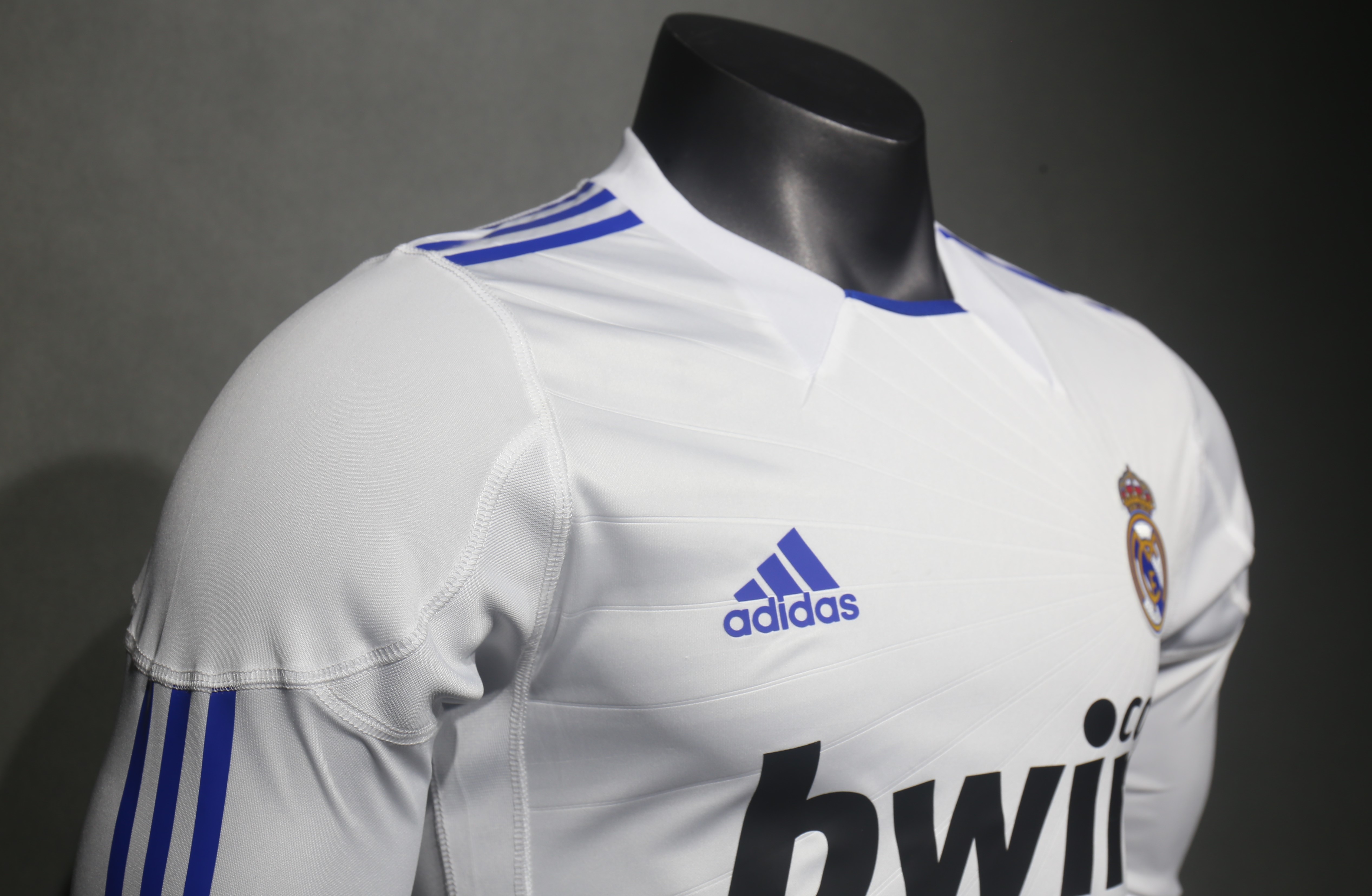 2010/11 Real Madrid Home Retro Jersey Player Version Long Sleeve - view 12
