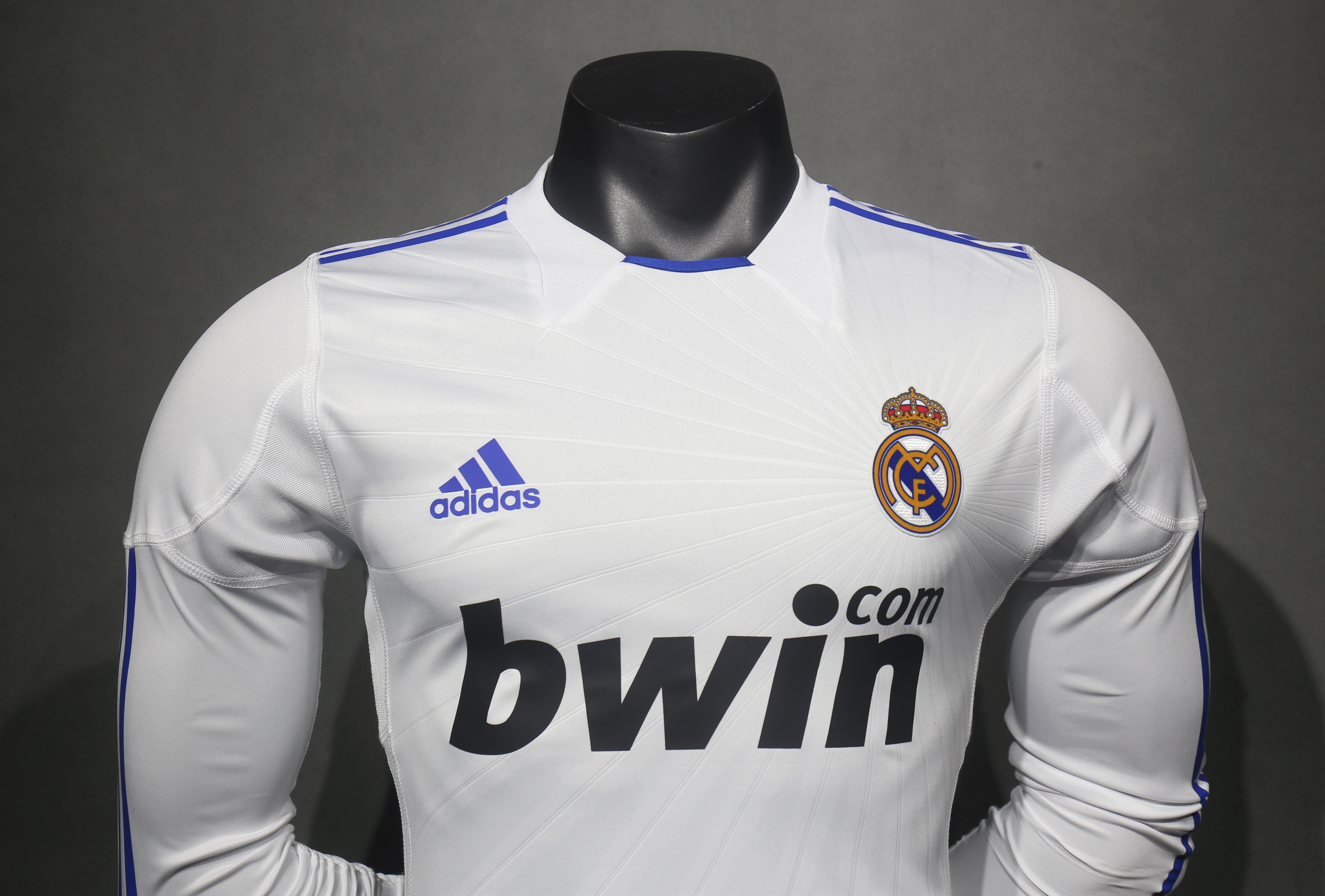 2010/11 Real Madrid Home Retro Jersey Player Version Long Sleeve - view 8