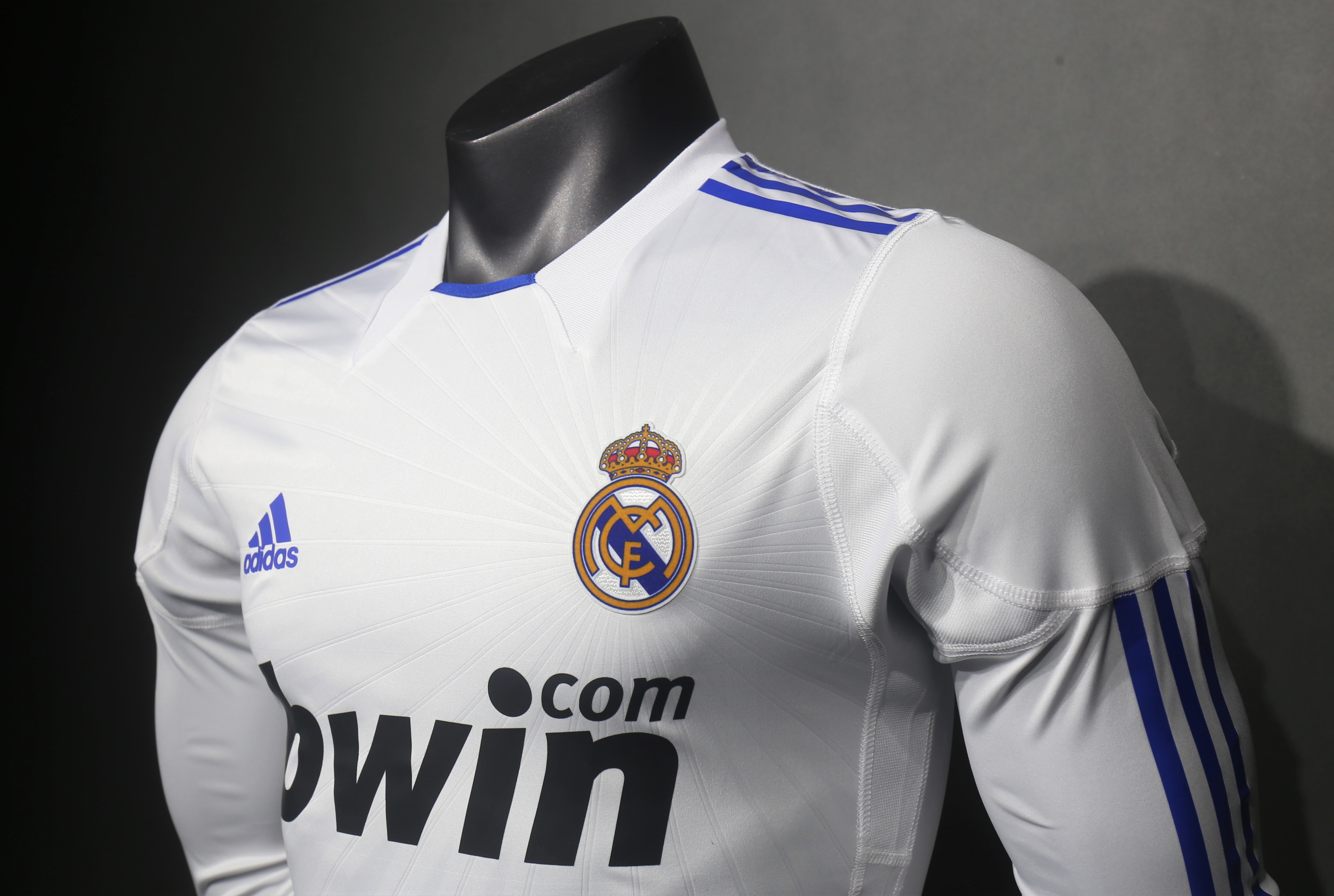 2010/11 Real Madrid Home Retro Jersey Player Version Long Sleeve - view 9