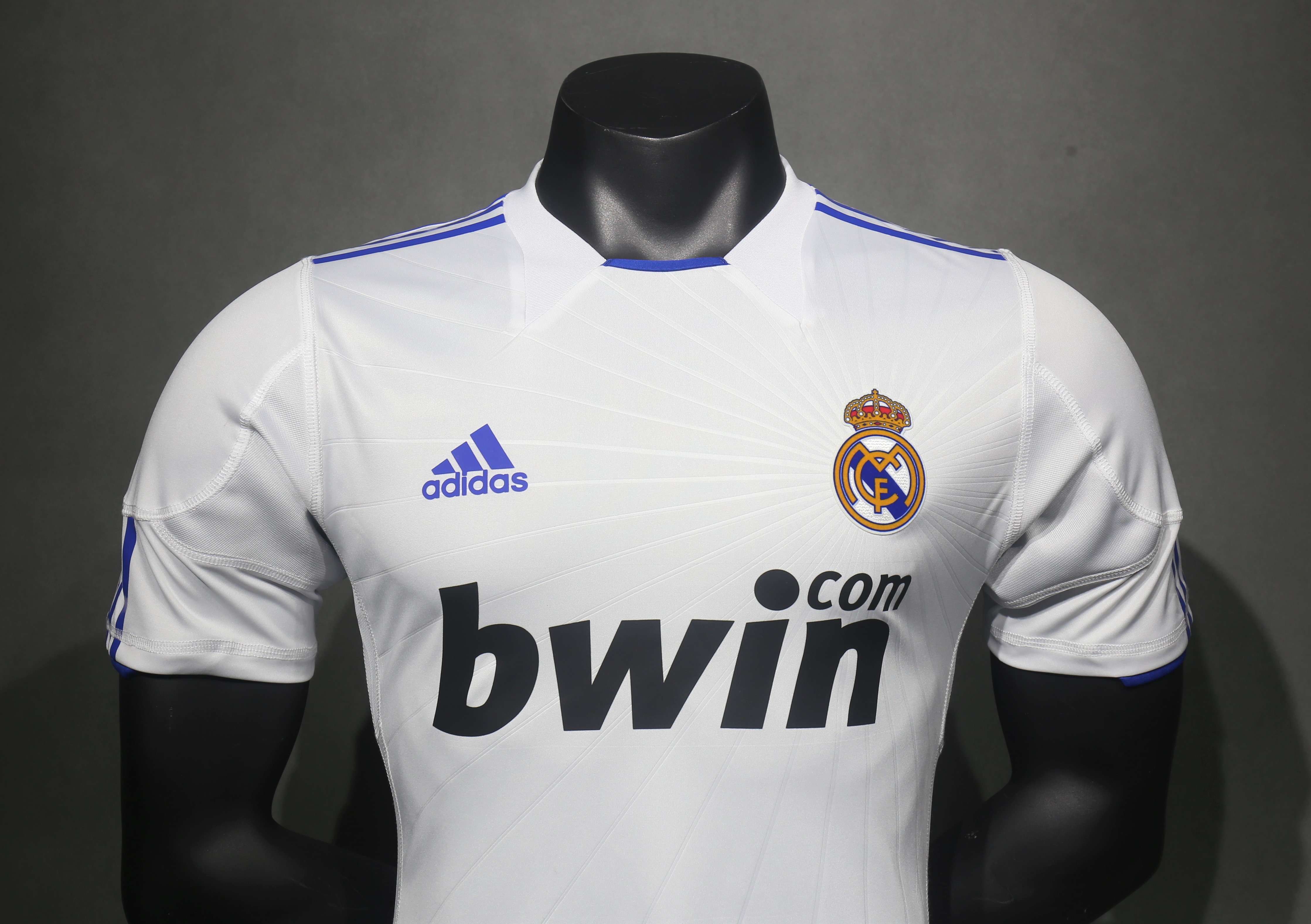 2010/11 Real Madrid Home Retro Jersey Player Version - view 5