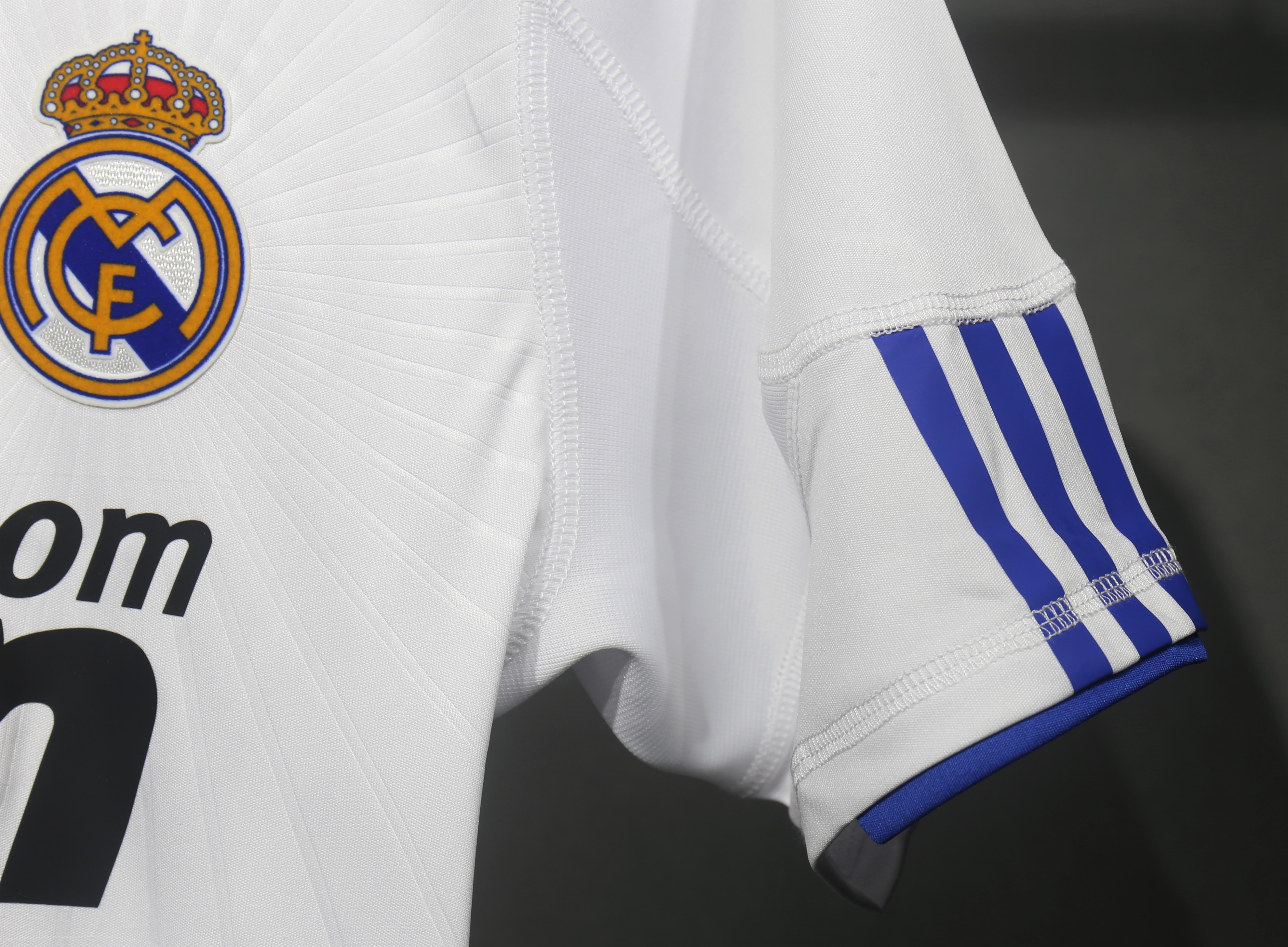 2010/11 Real Madrid Home Retro Jersey Player Version - view 6