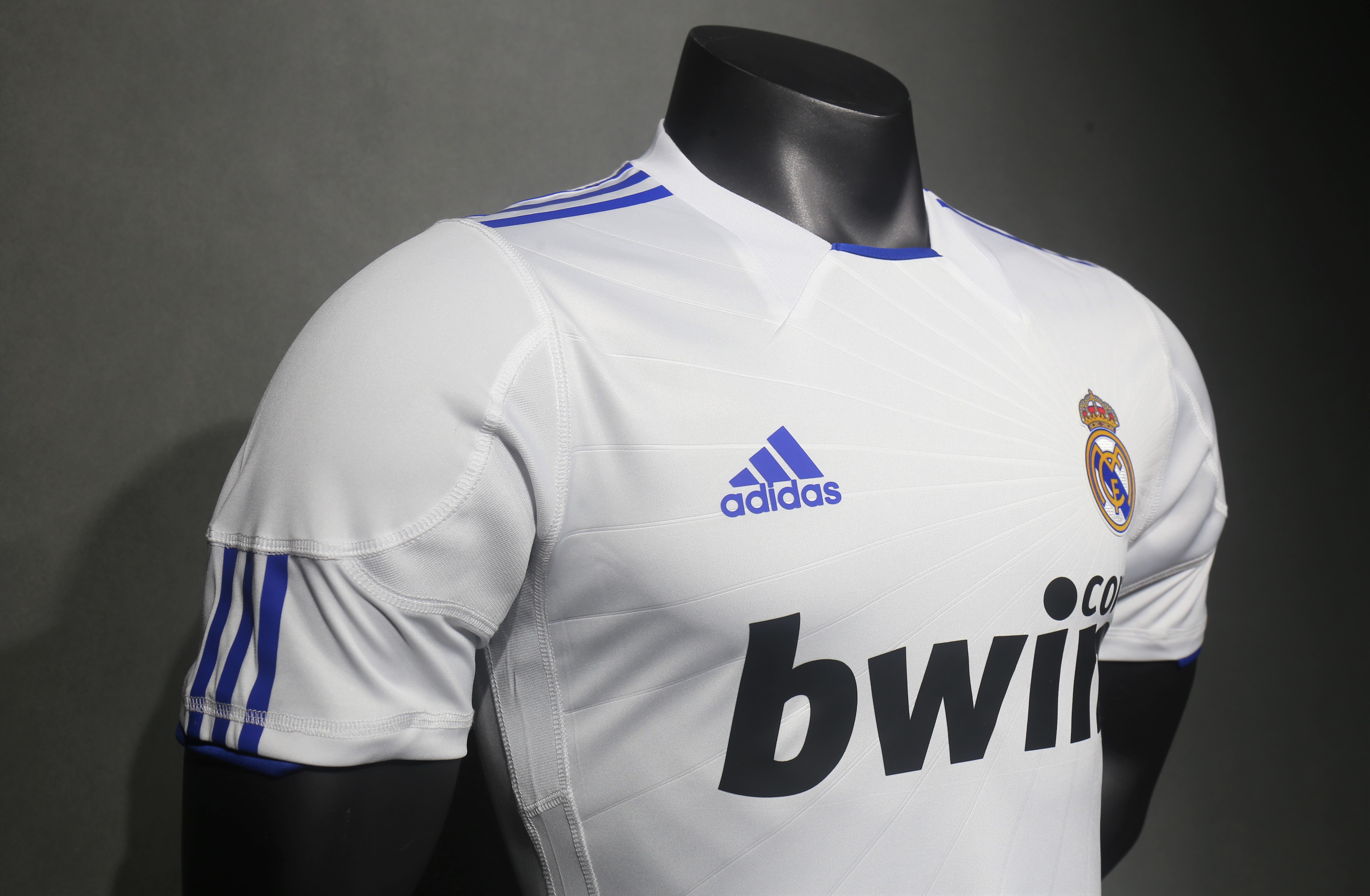 2010/11 Real Madrid Home Retro Jersey Player Version - view 7