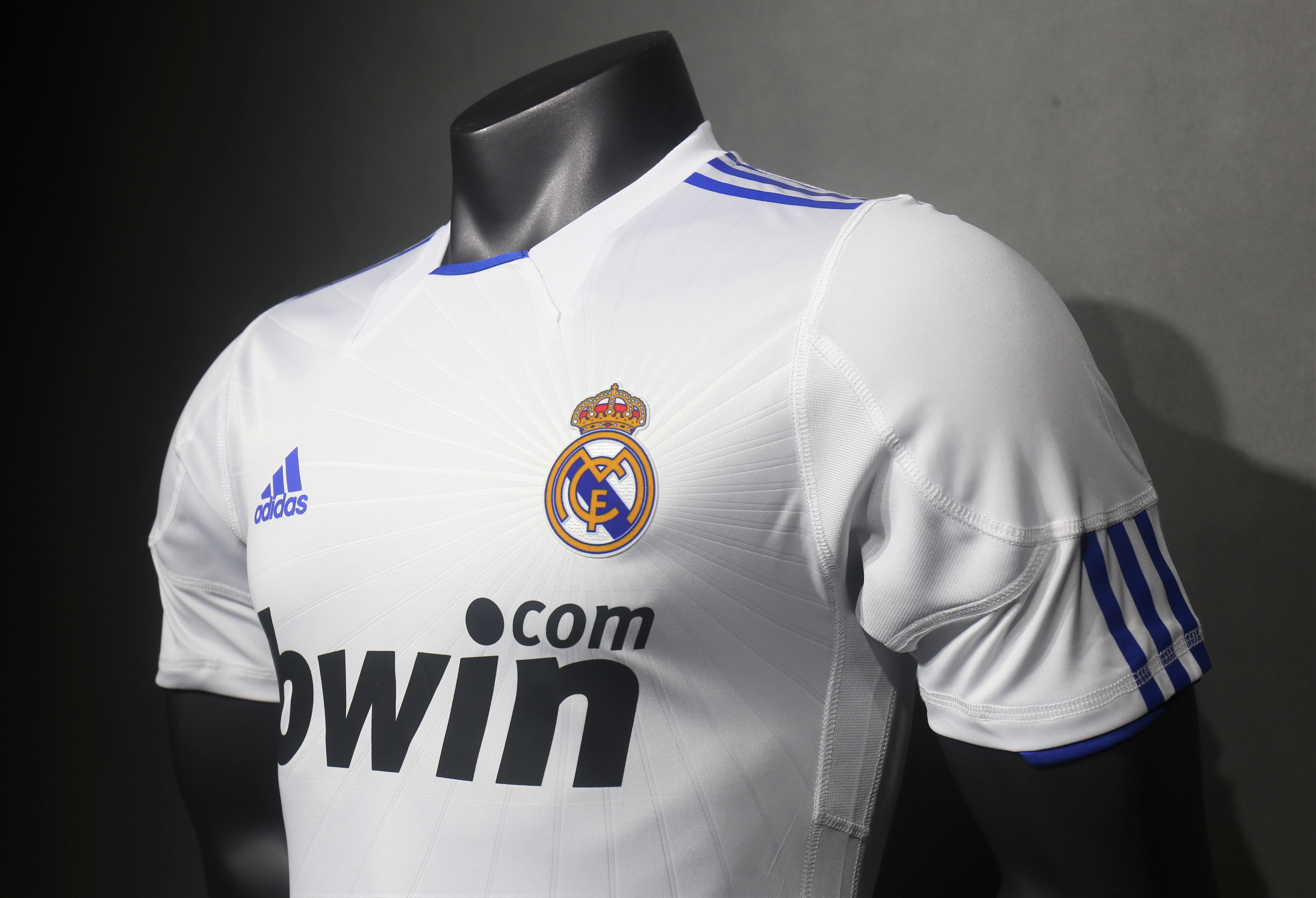 2010/11 Real Madrid Home Retro Jersey Player Version - view 11