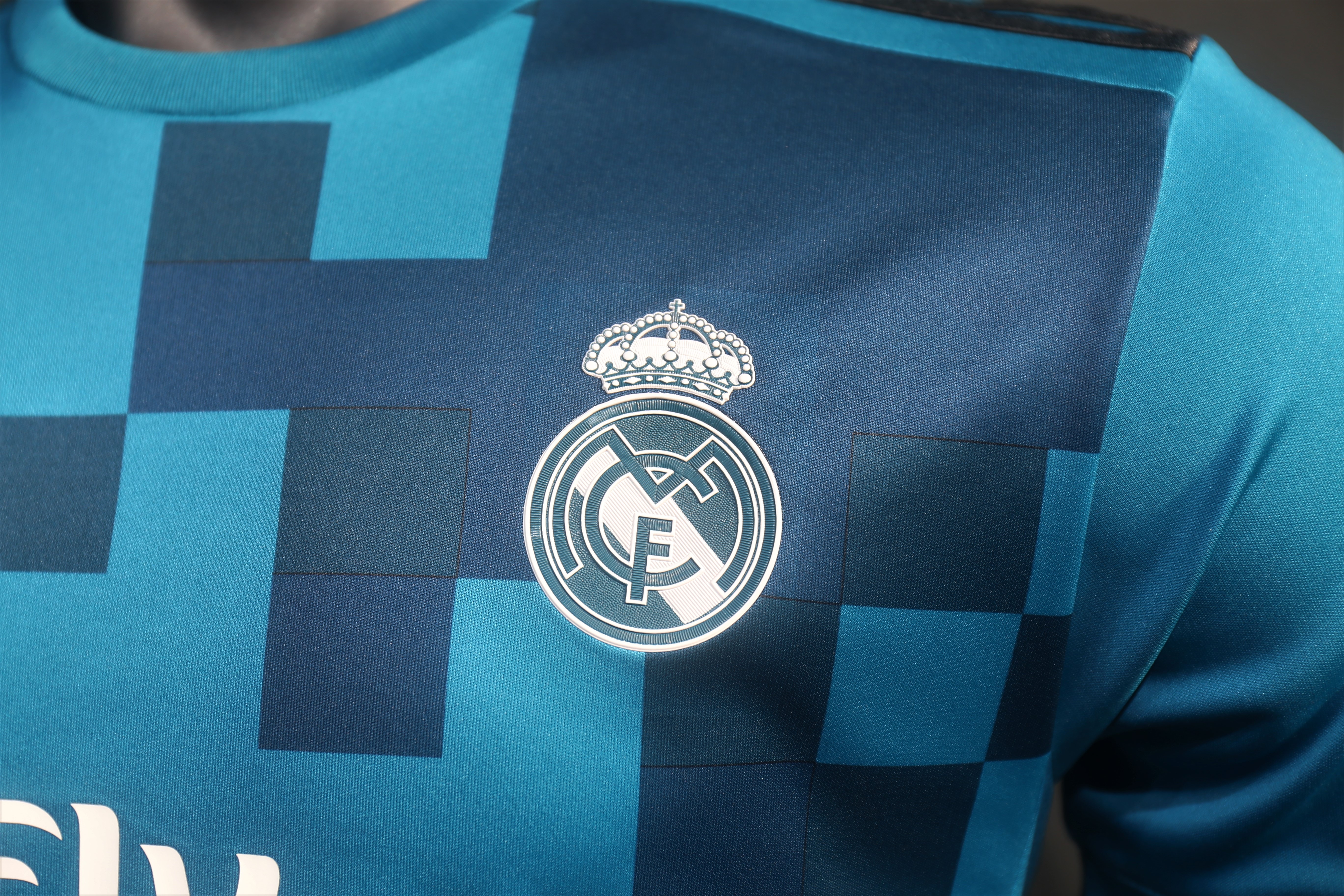 17-18 Real Madrid Second Away Retro Jersey Player Version - view 6