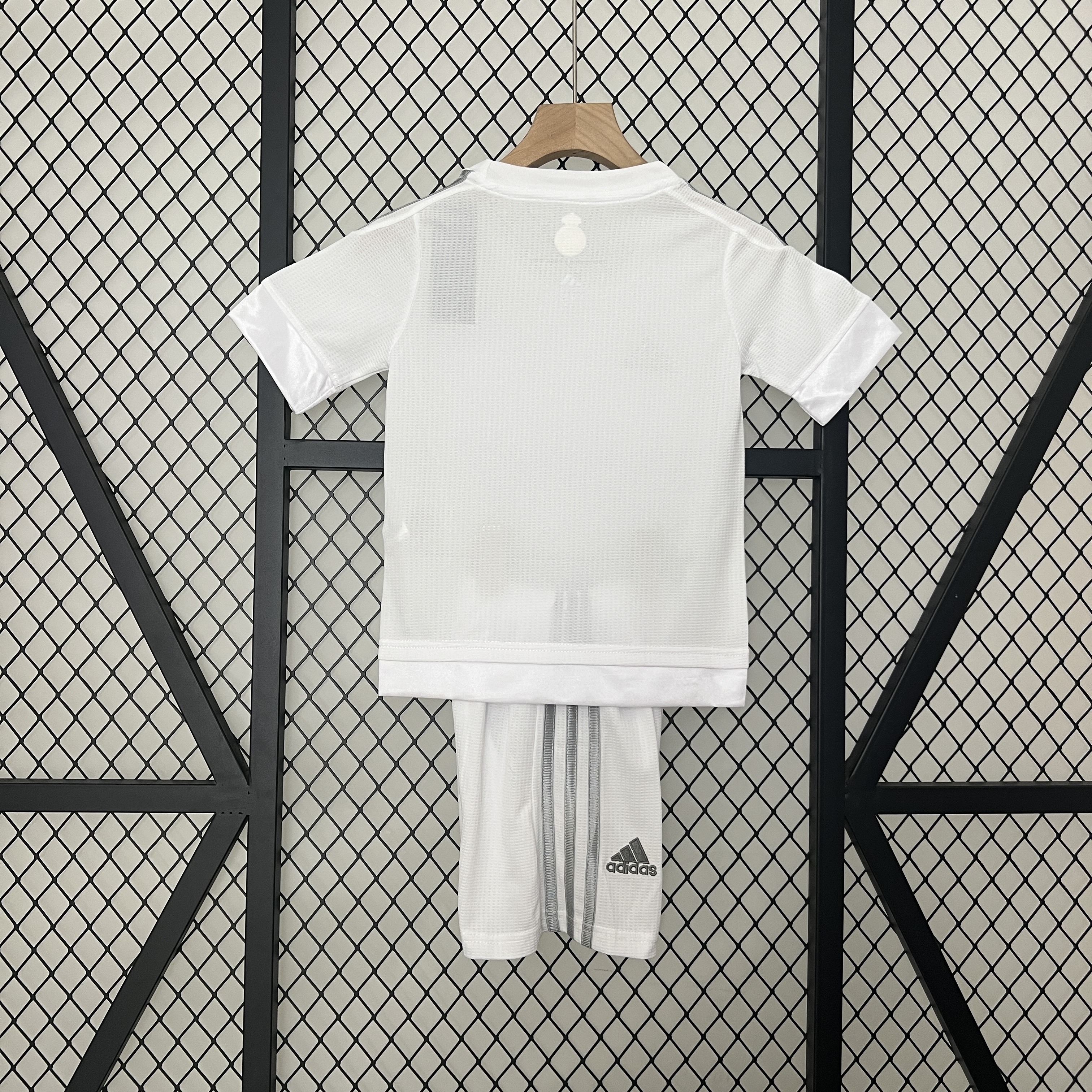 2015-16 Real Madrid Home Retro Kids Kit Jersey+Shorts - view 3