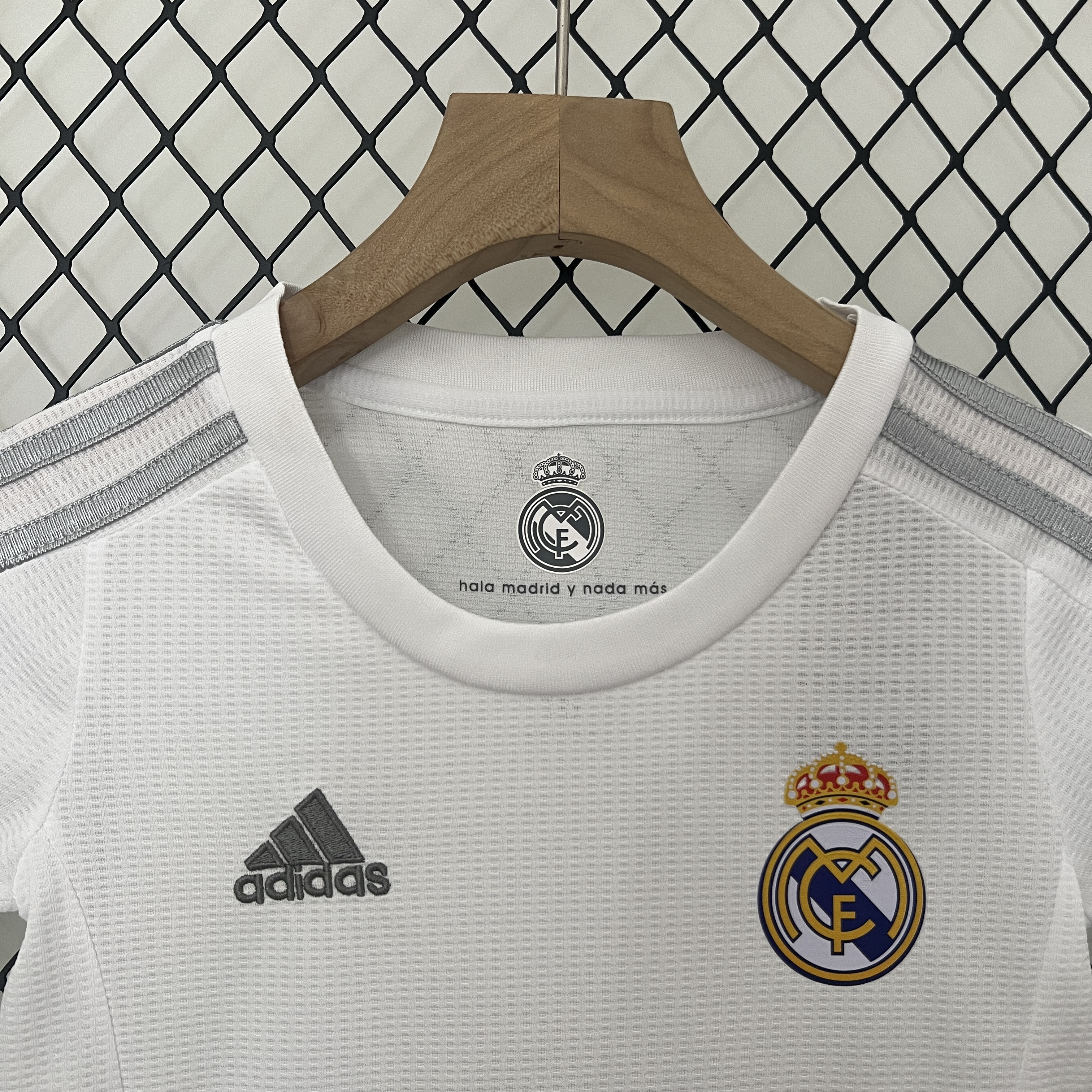 2015-16 Real Madrid Home Retro Kids Kit Jersey+Shorts - view 6
