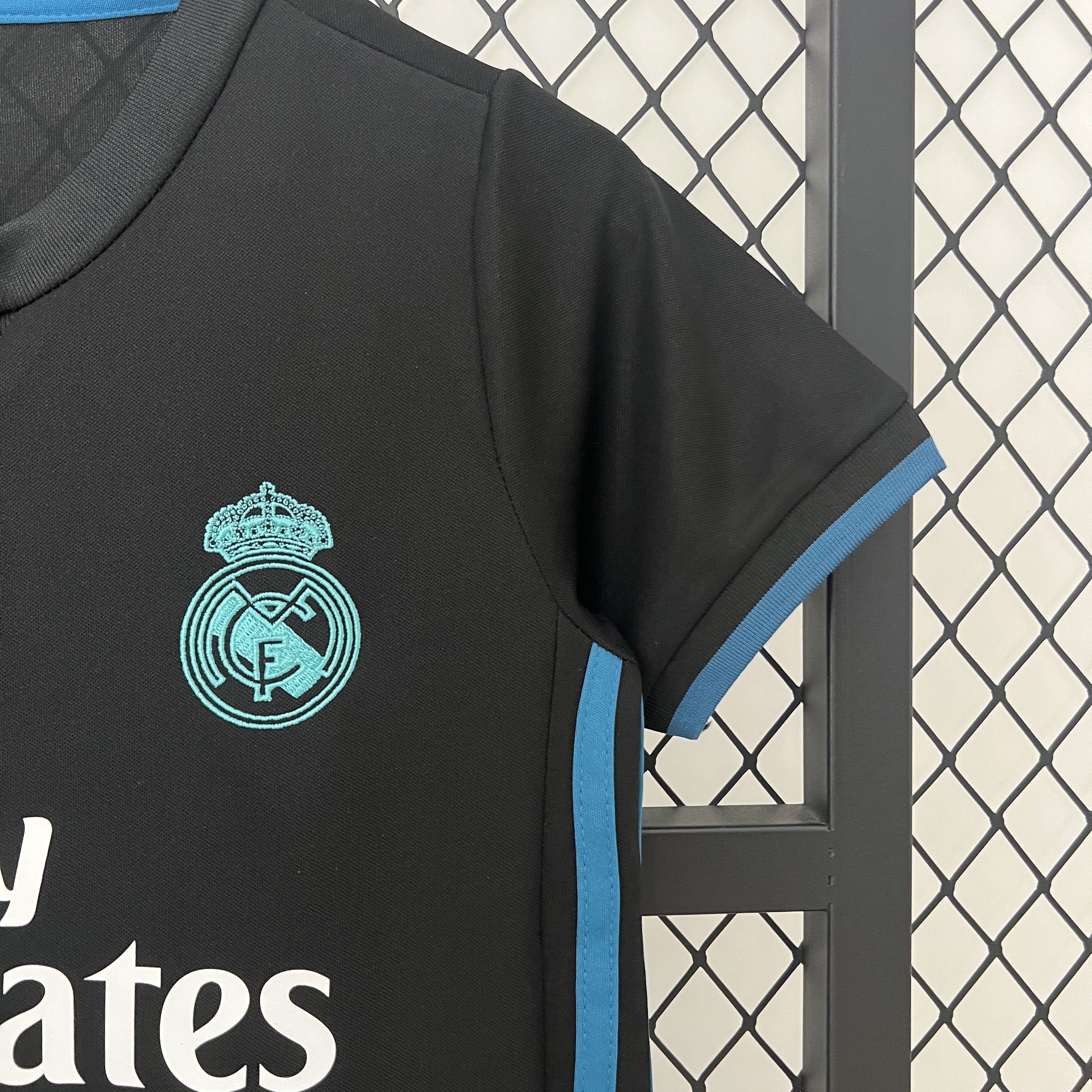 17-18 Real Madrid Away Retro Kids Kit Jersey+Shorts - view 5