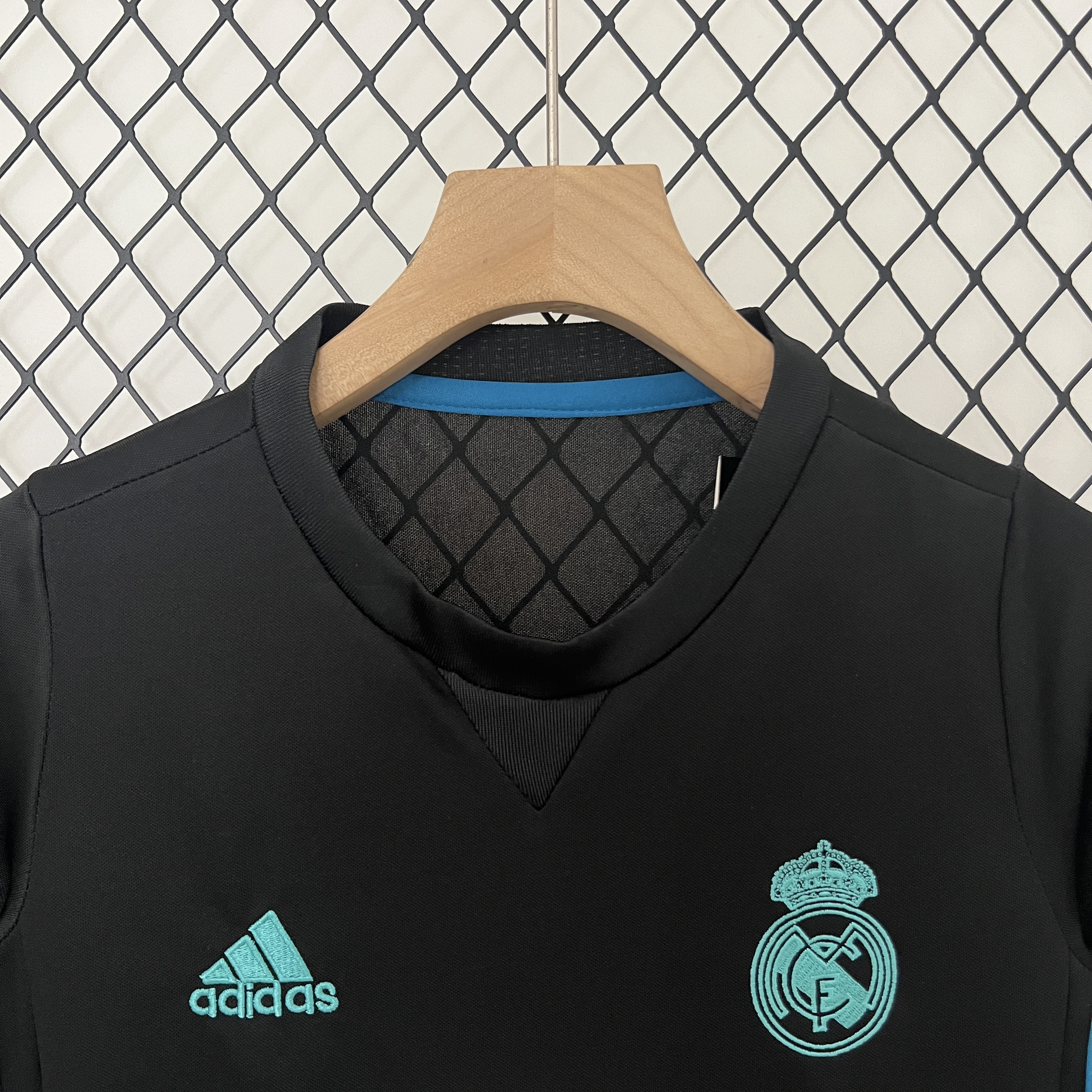 17-18 Real Madrid Away Retro Kids Kit Jersey+Shorts - view 9