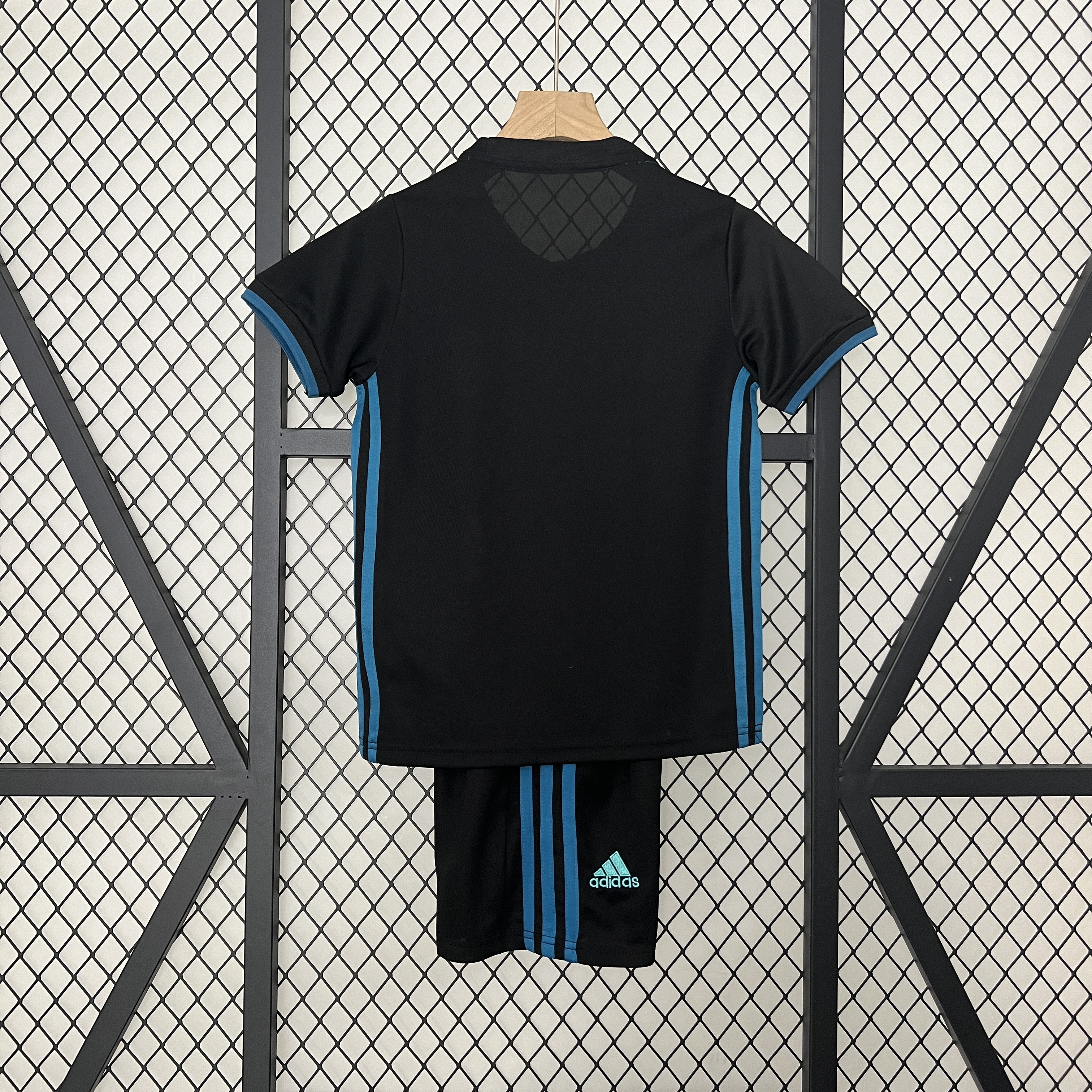 17-18 Real Madrid Away Retro Kids Kit Jersey+Shorts - view 10