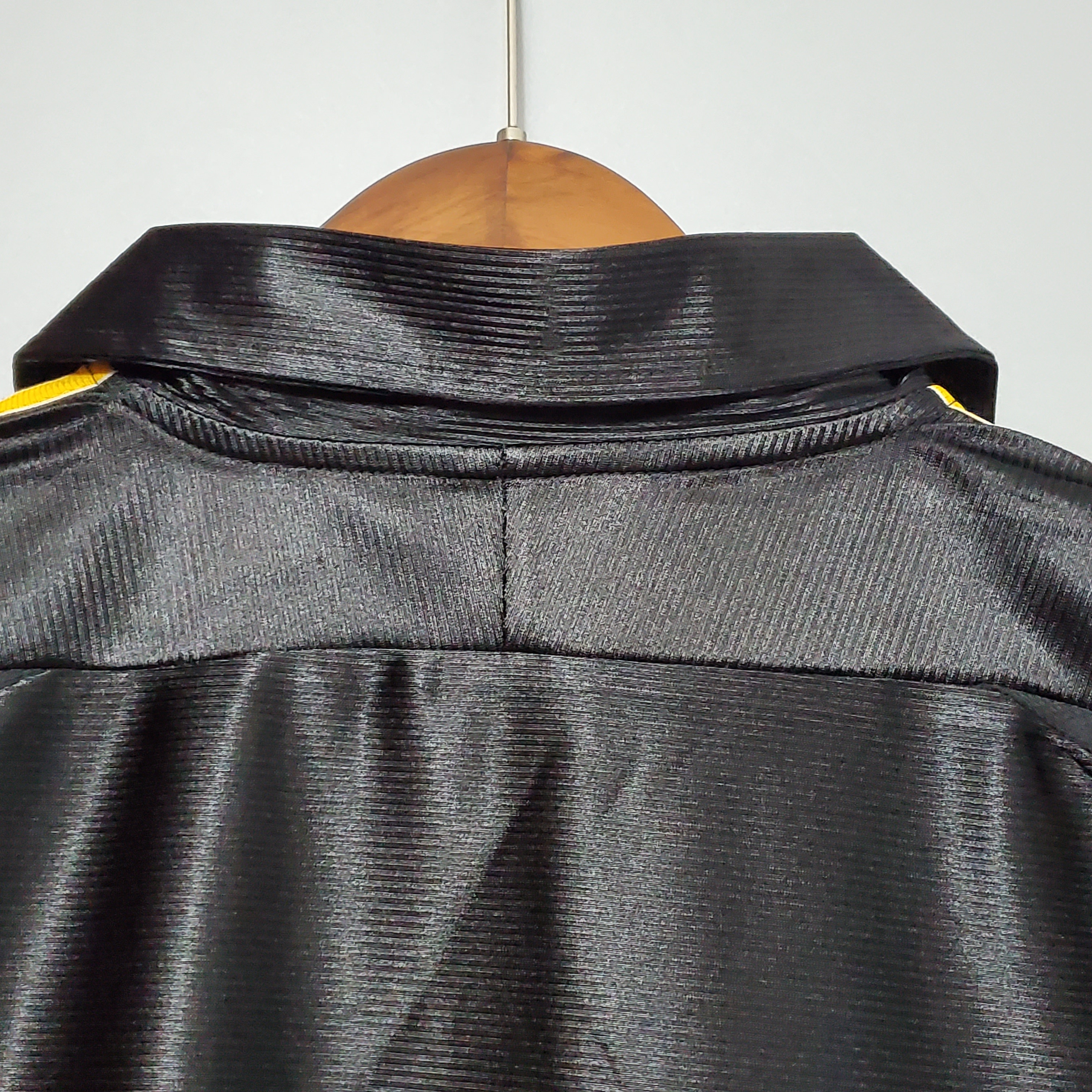 1998-99 Real Madrid Away Retro Jersey - view 4