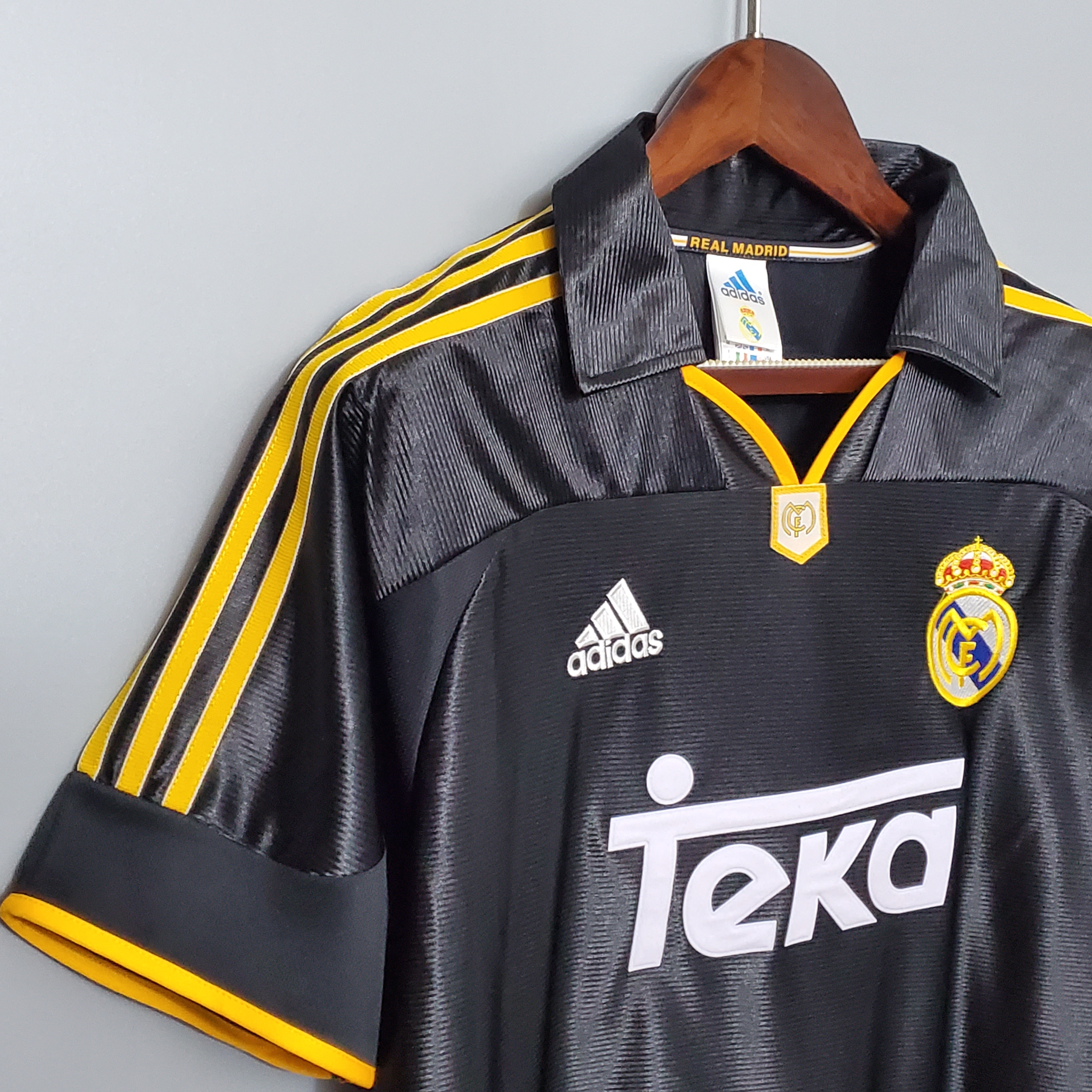 1998-99 Real Madrid Away Retro Jersey - view 5