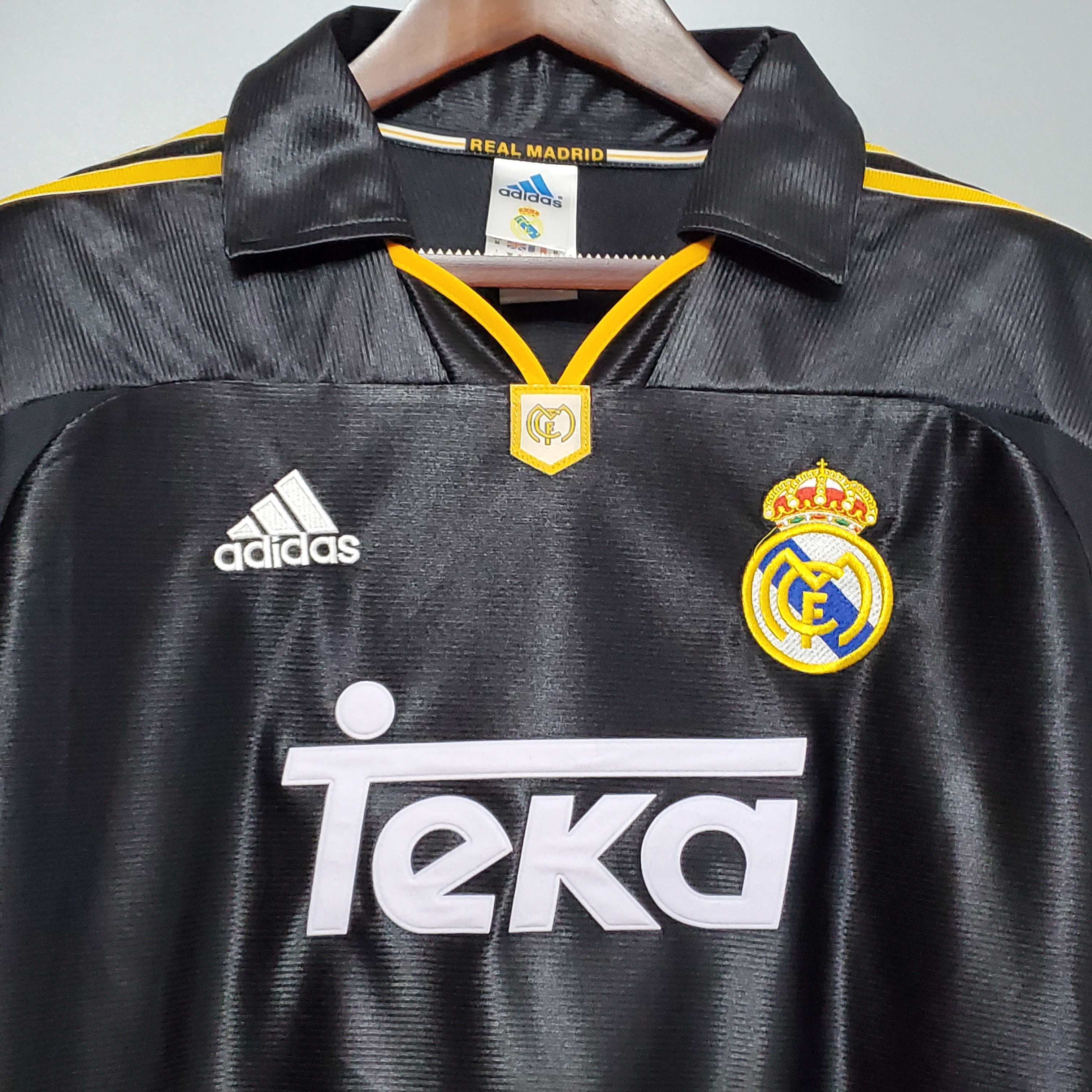 1998-99 Real Madrid Away Retro Jersey - view 11